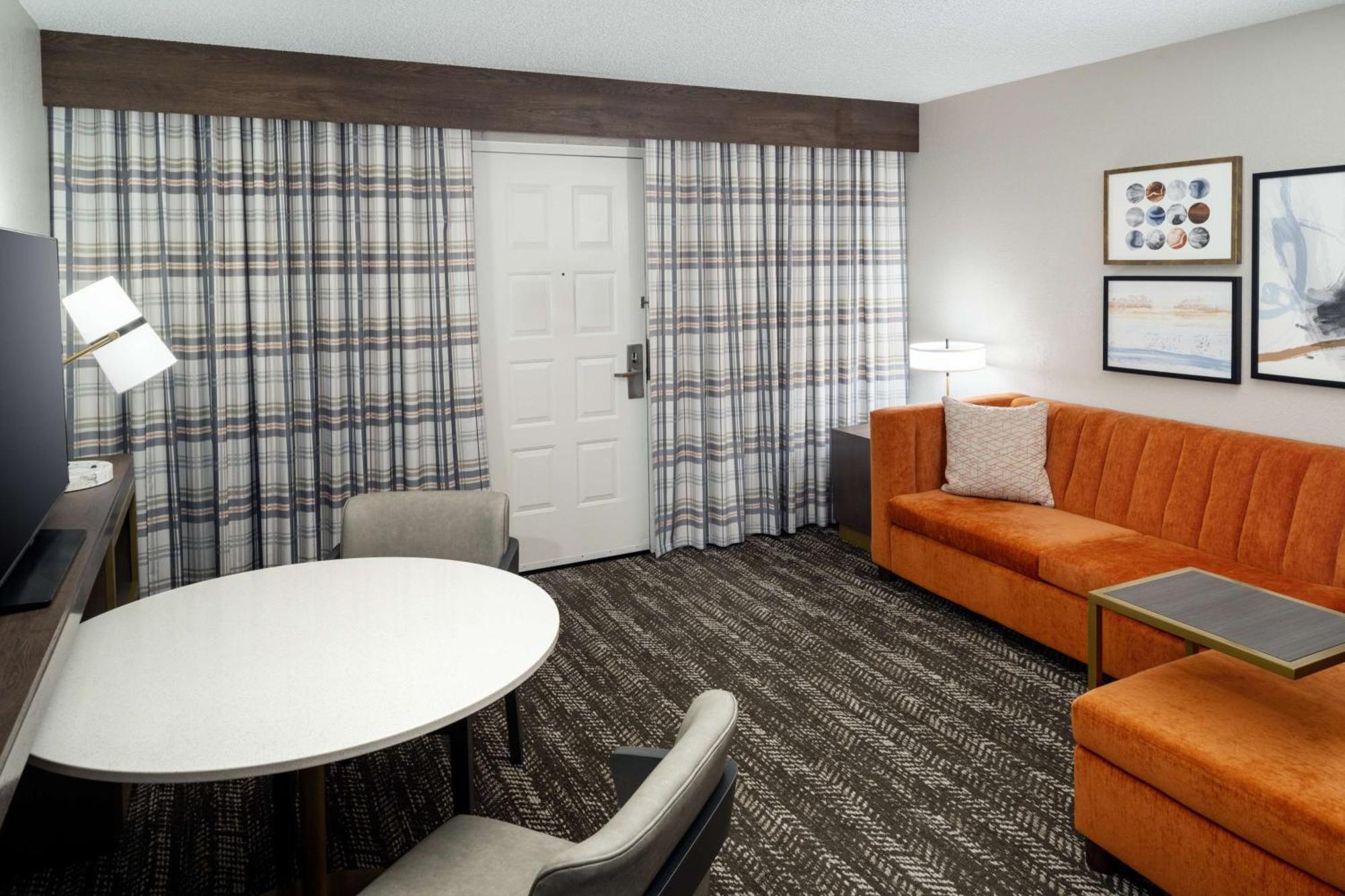 Hotel Embassy By Hilton Orlando North 3*