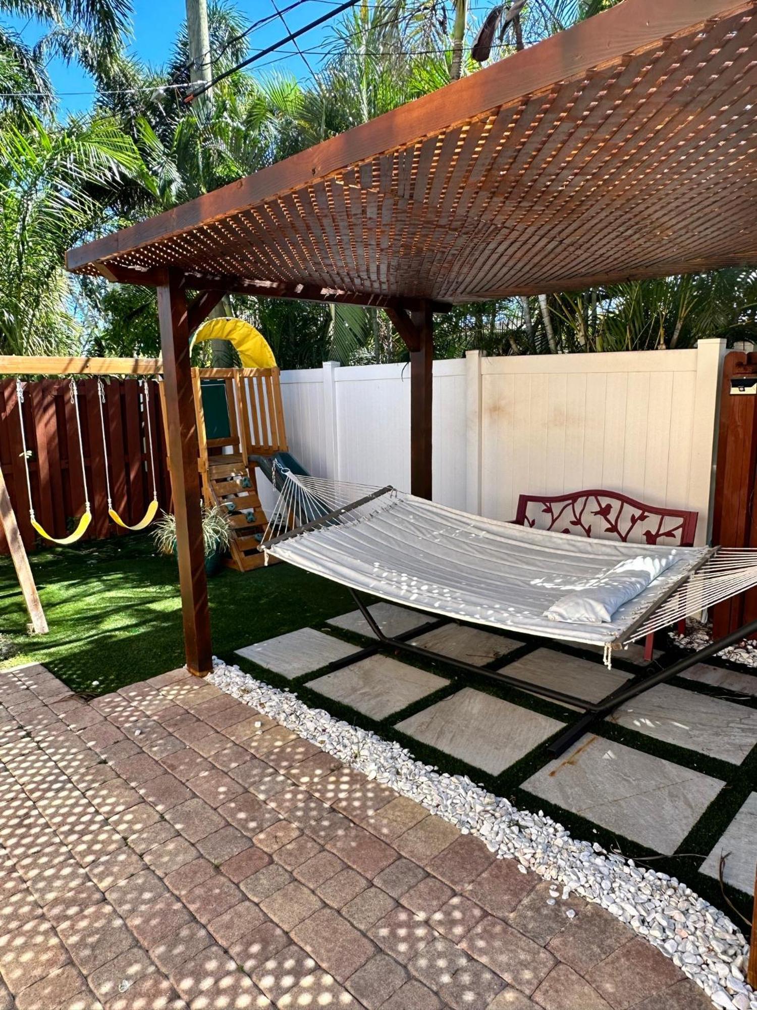 Spaces Sunny Oasis 4br Retreat With 2 King Beds, Amazing Pool, Near South Florida Beaches *