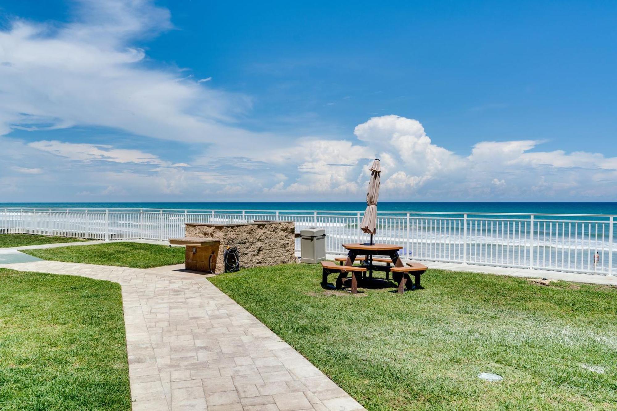 Paradise Club - Oceanfront And Penthouse Aparthotel Satellite Beach