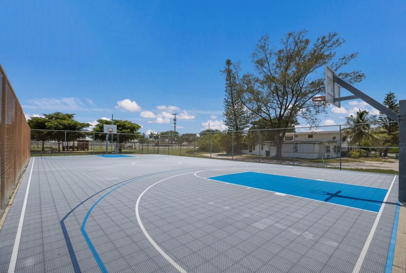 Apartment Westbay Point Moorings 26 *
