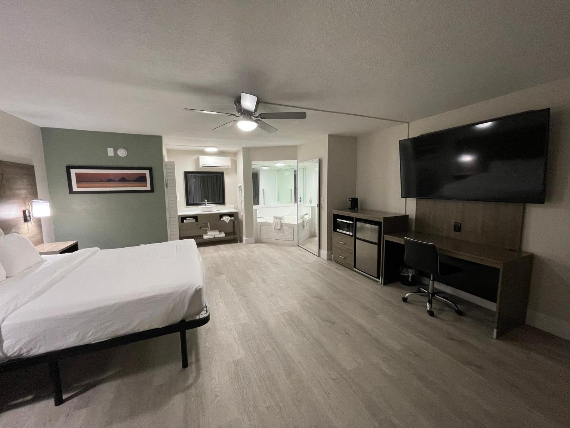Quality & Airport-cruise Port Hotel