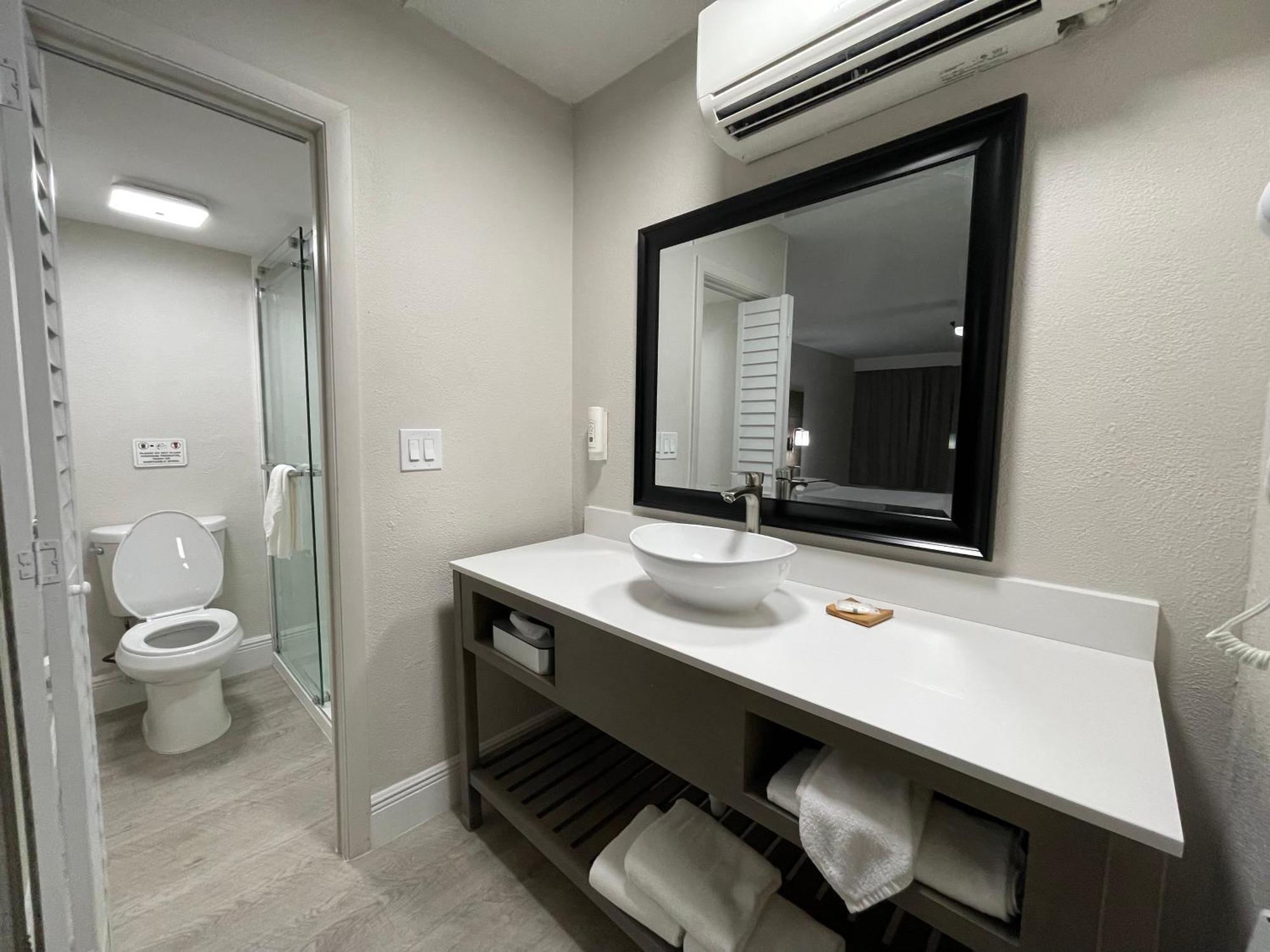 Hotel Quality & Airport-cruise Port 3*