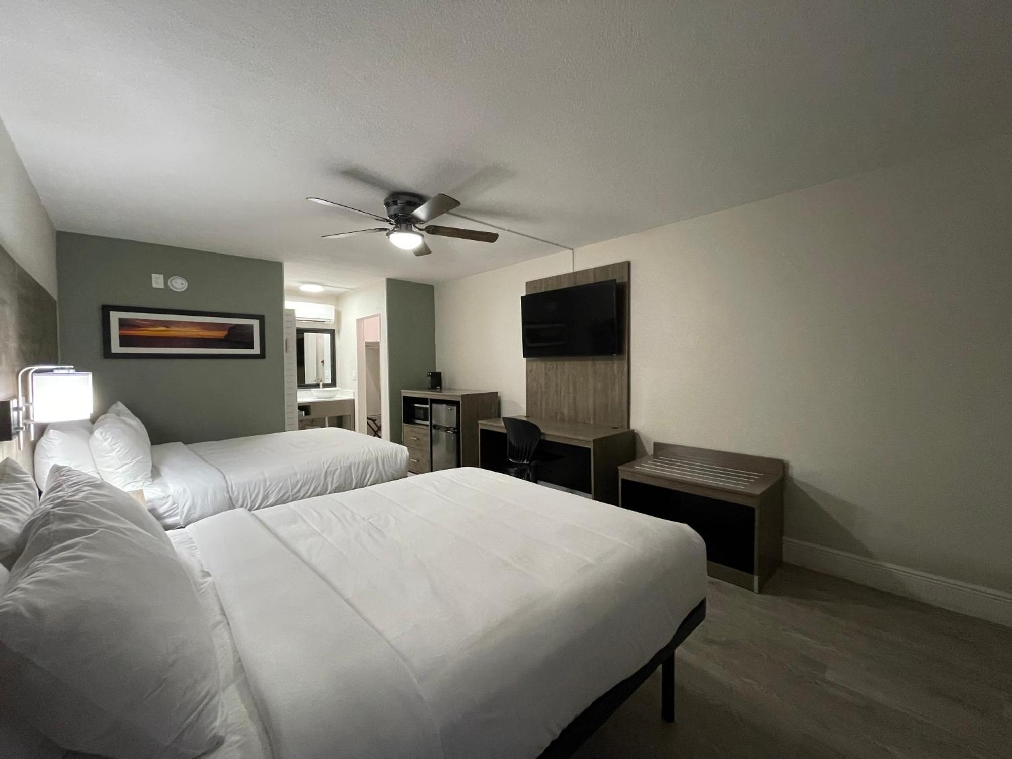 Quality & Airport-cruise Port 3* Hollywood