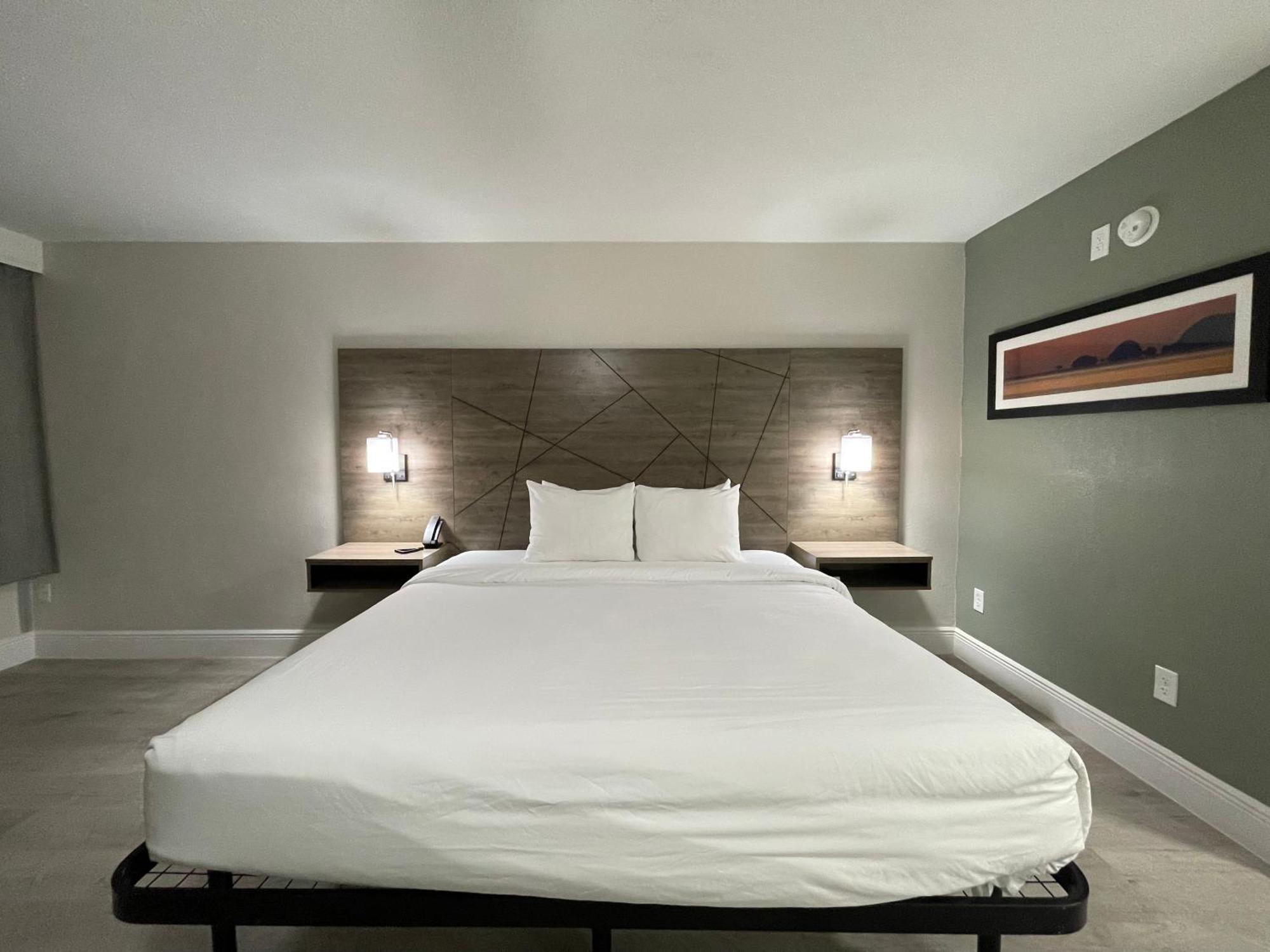 Hotel Quality & Airport-cruise Port 3*