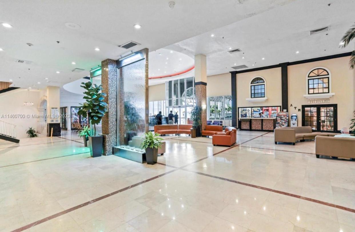 Ramada Plaza By Wyndham Marco Polo Hotel 3*
