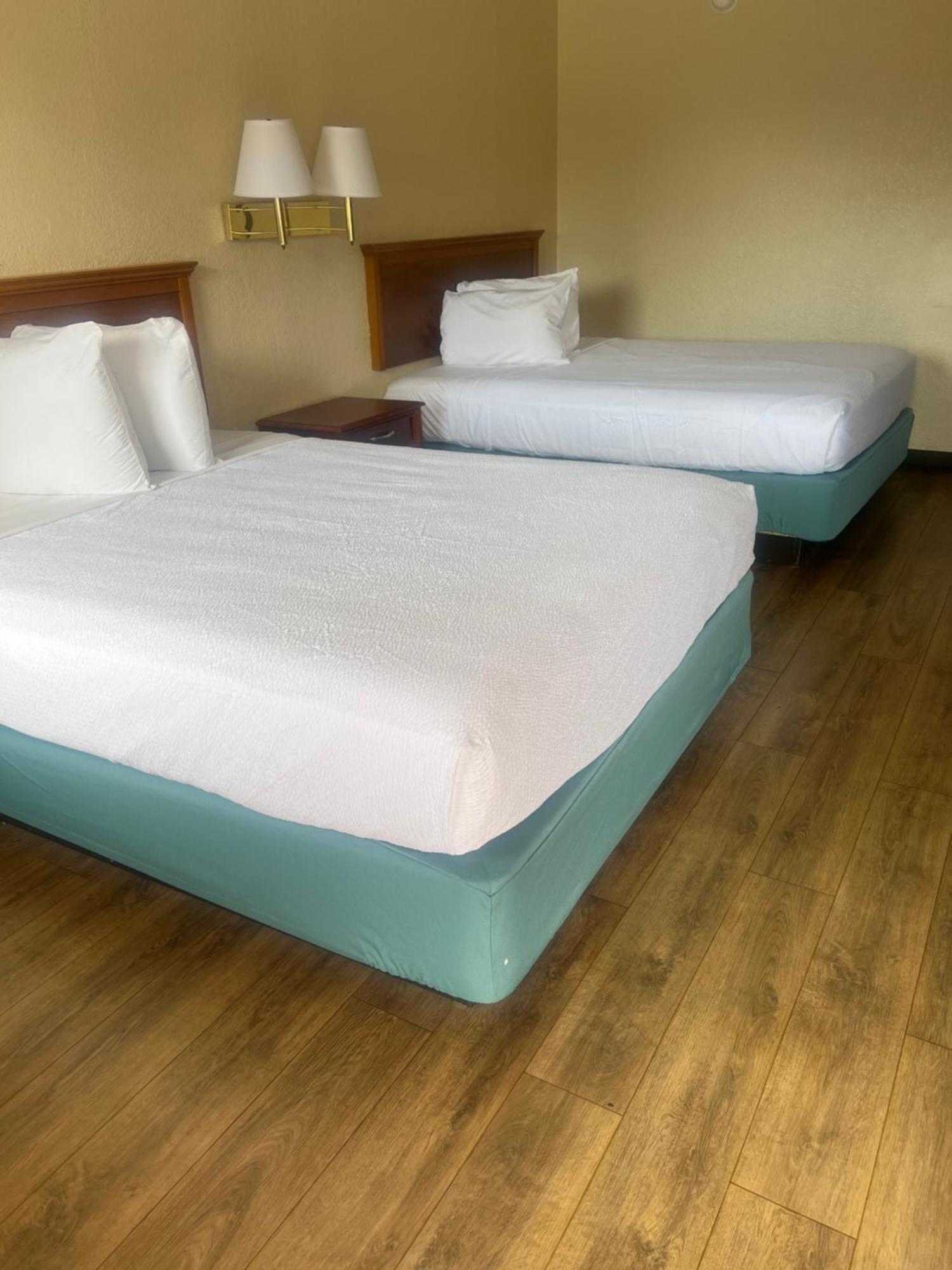 Hole The - Walton - Sunset Plaza - Nearby Beaches & Hurlburt Motel Fort Walton Beach