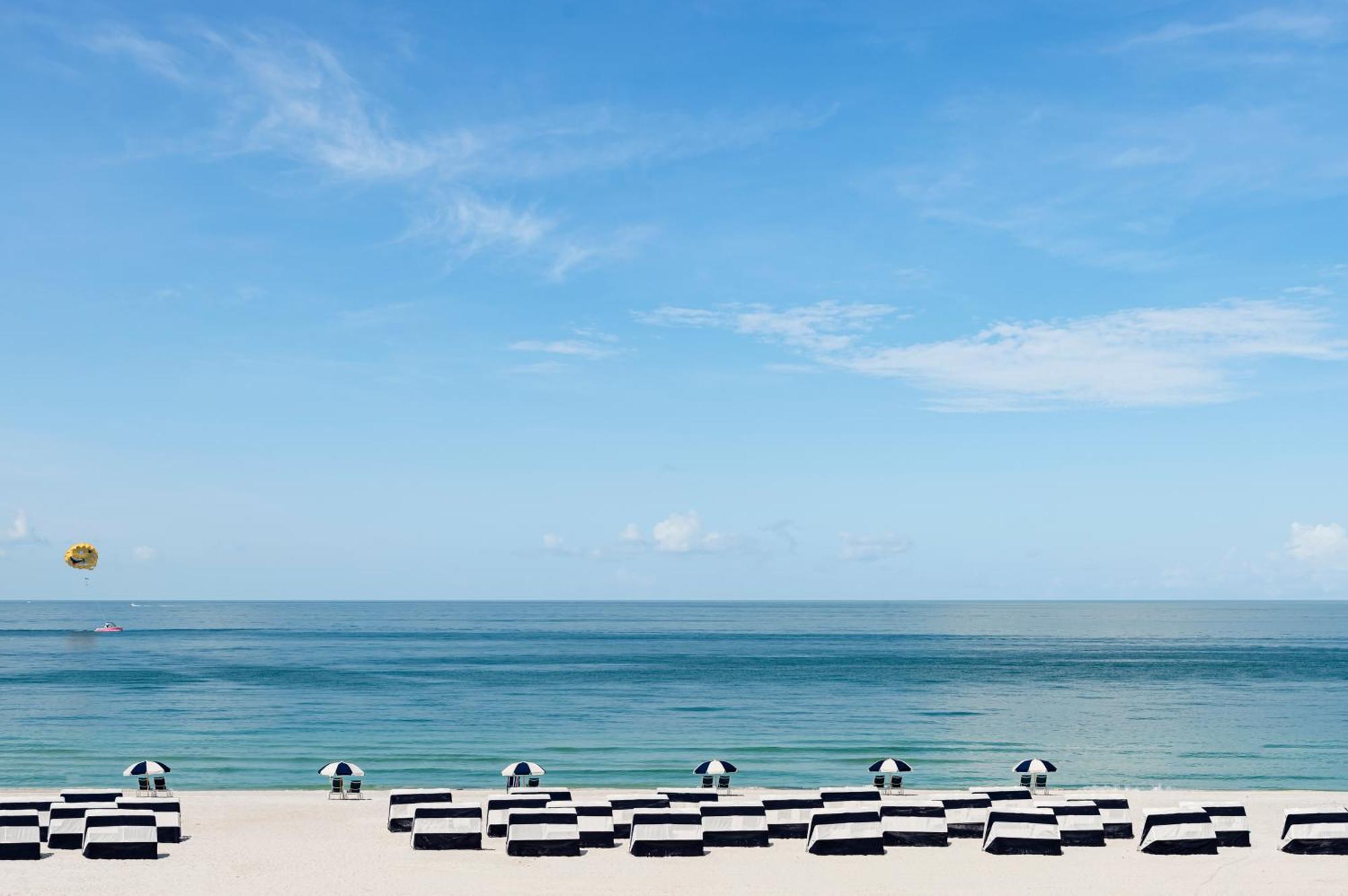 Dolphin Hotel 3*