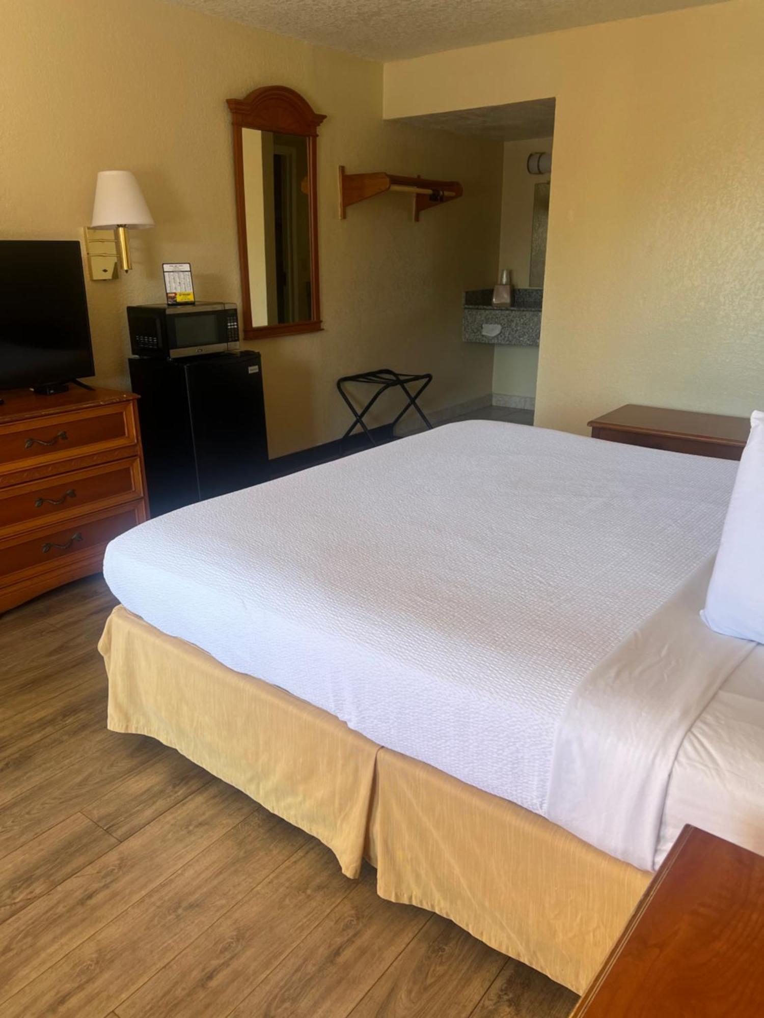 Motel Hole The - Walton - Sunset Plaza - Nearby Beaches & Hurlburt Fort Walton Beach
