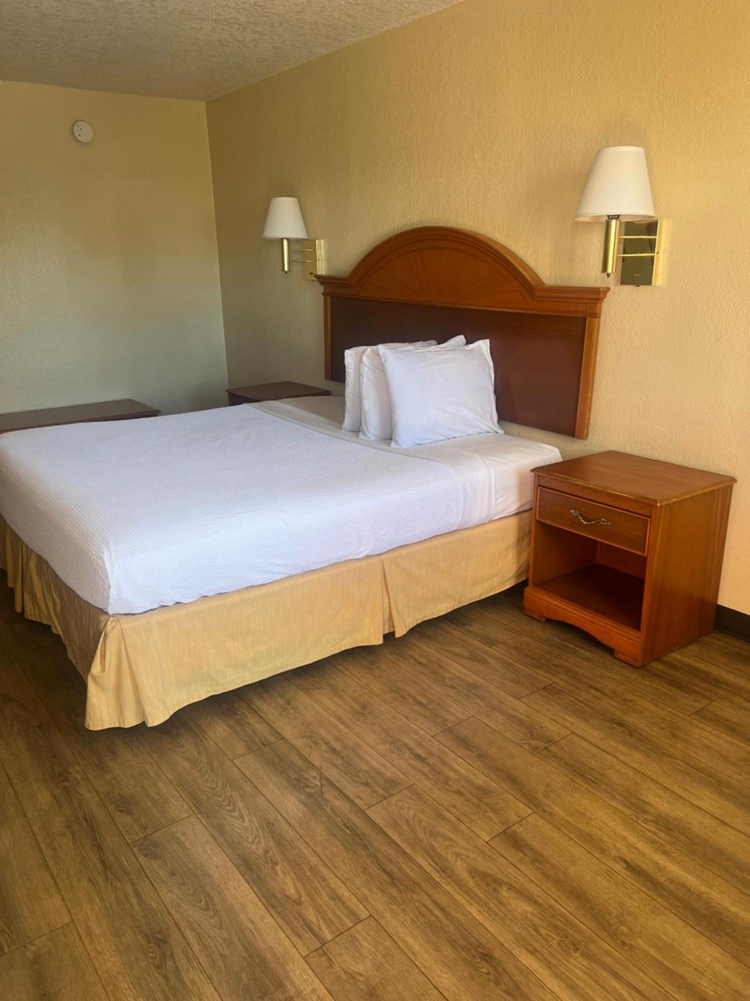 Hole The - Walton - Sunset Plaza - Nearby Beaches & Hurlburt 2*
