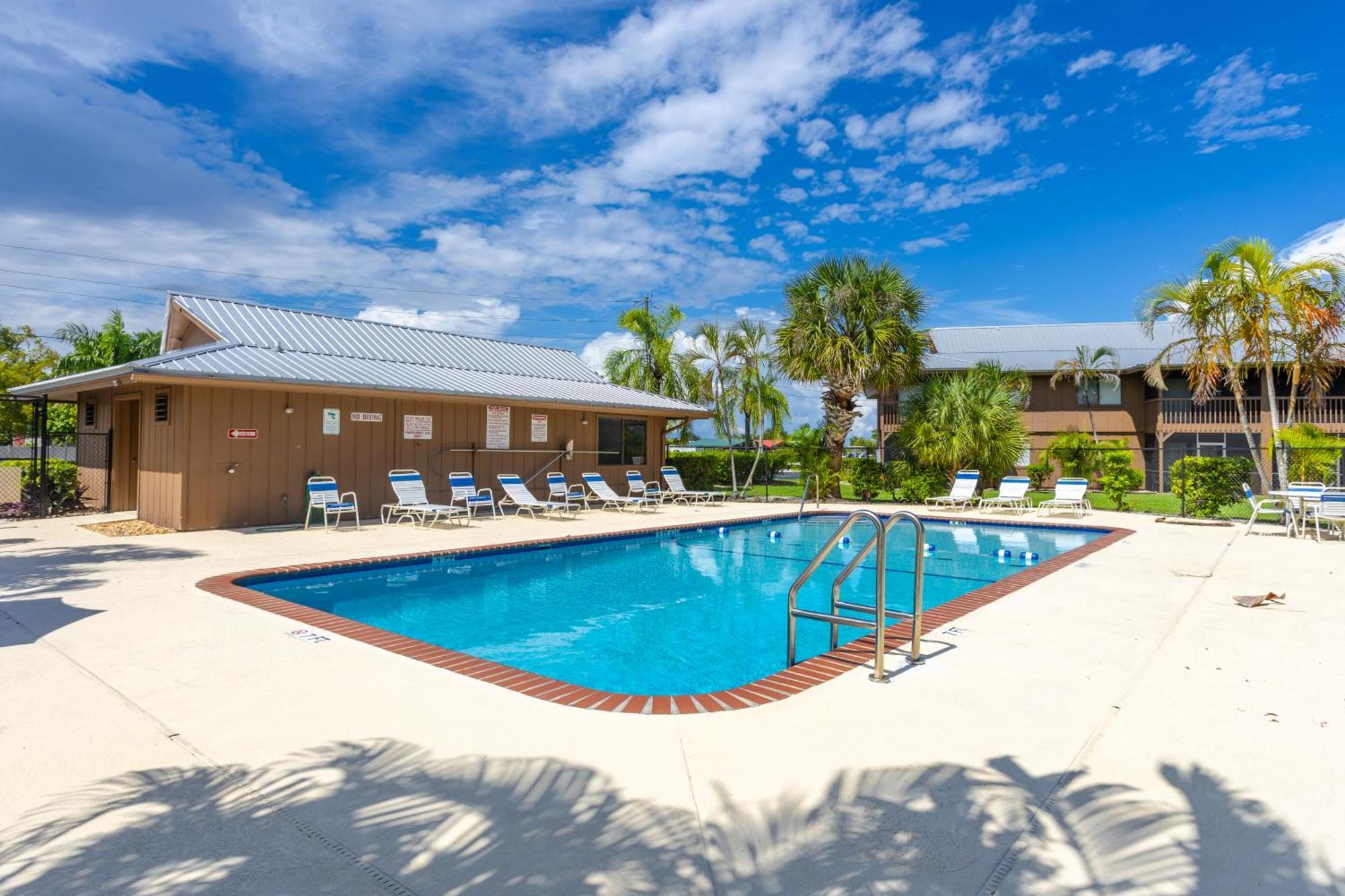 Bass & Sun 2/2 Bedroom *