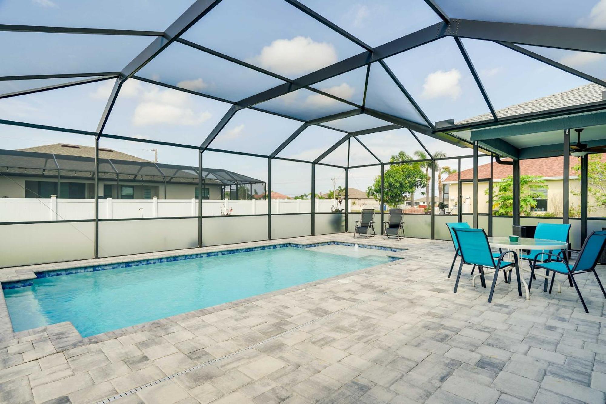 Modern With Patio And Grill In Cape Coral! Holiday home