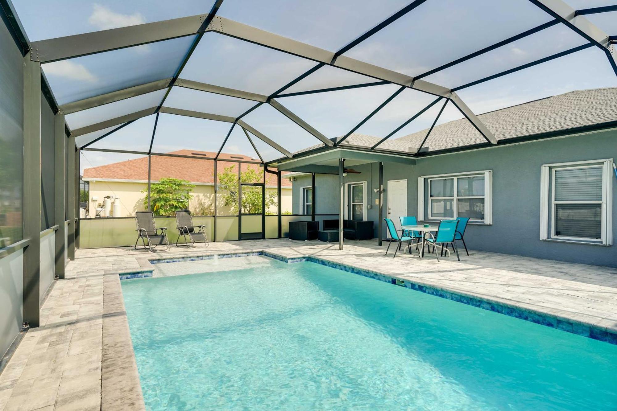 Modern With Patio And Grill In Cape Coral! Cape Coral