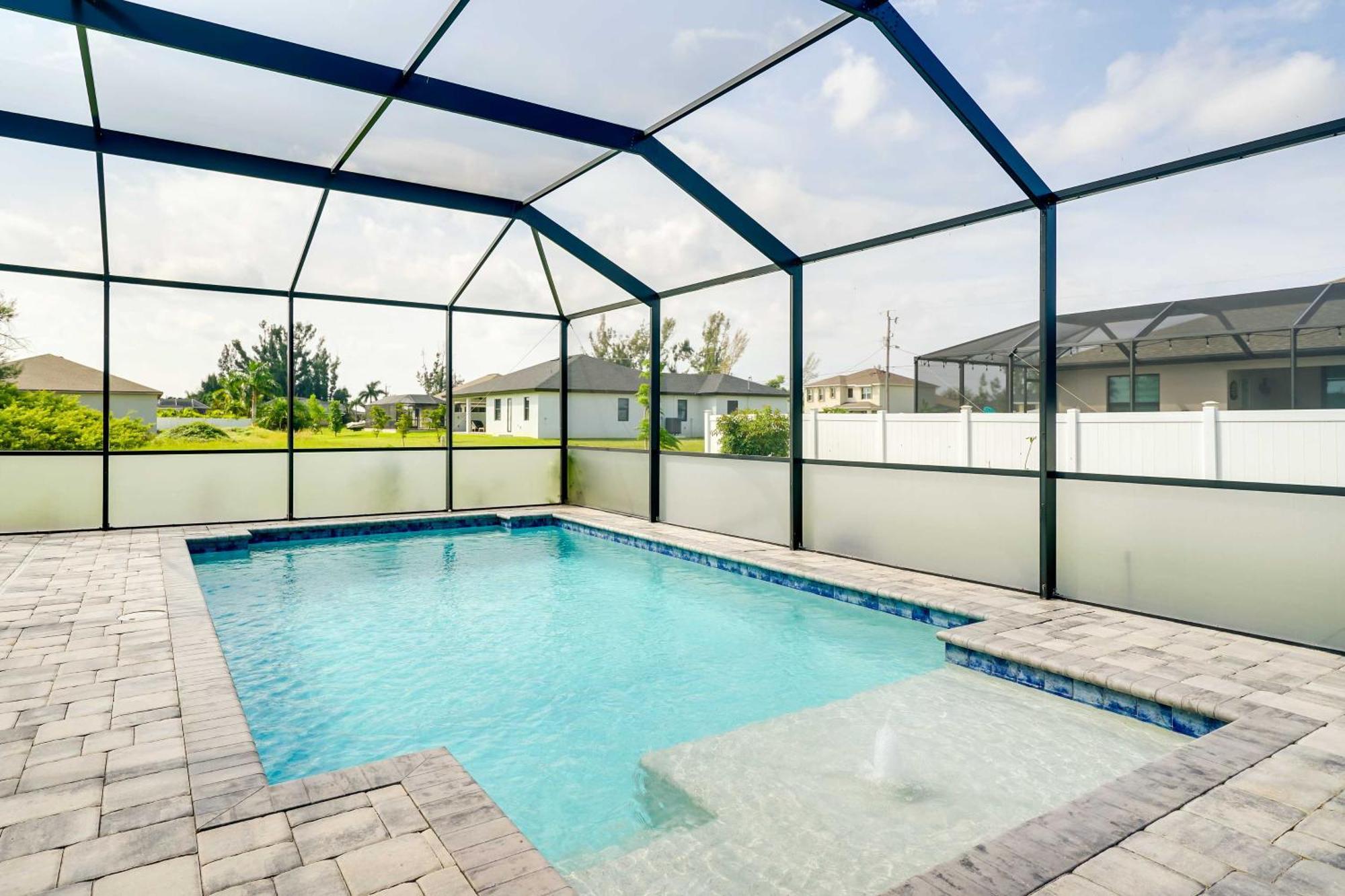 Modern With Patio And Grill In Cape Coral!