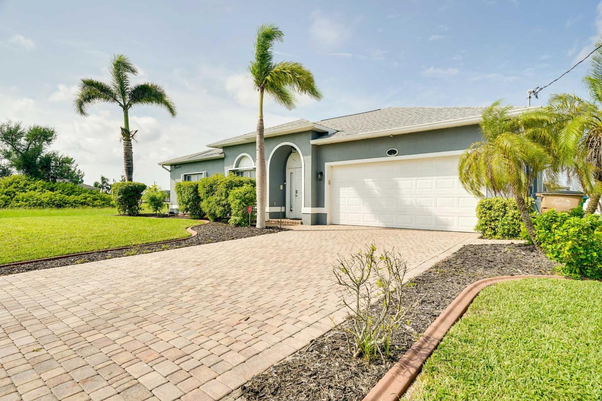 Modern With Patio And Grill In Cape Coral! Holiday home Cape Coral