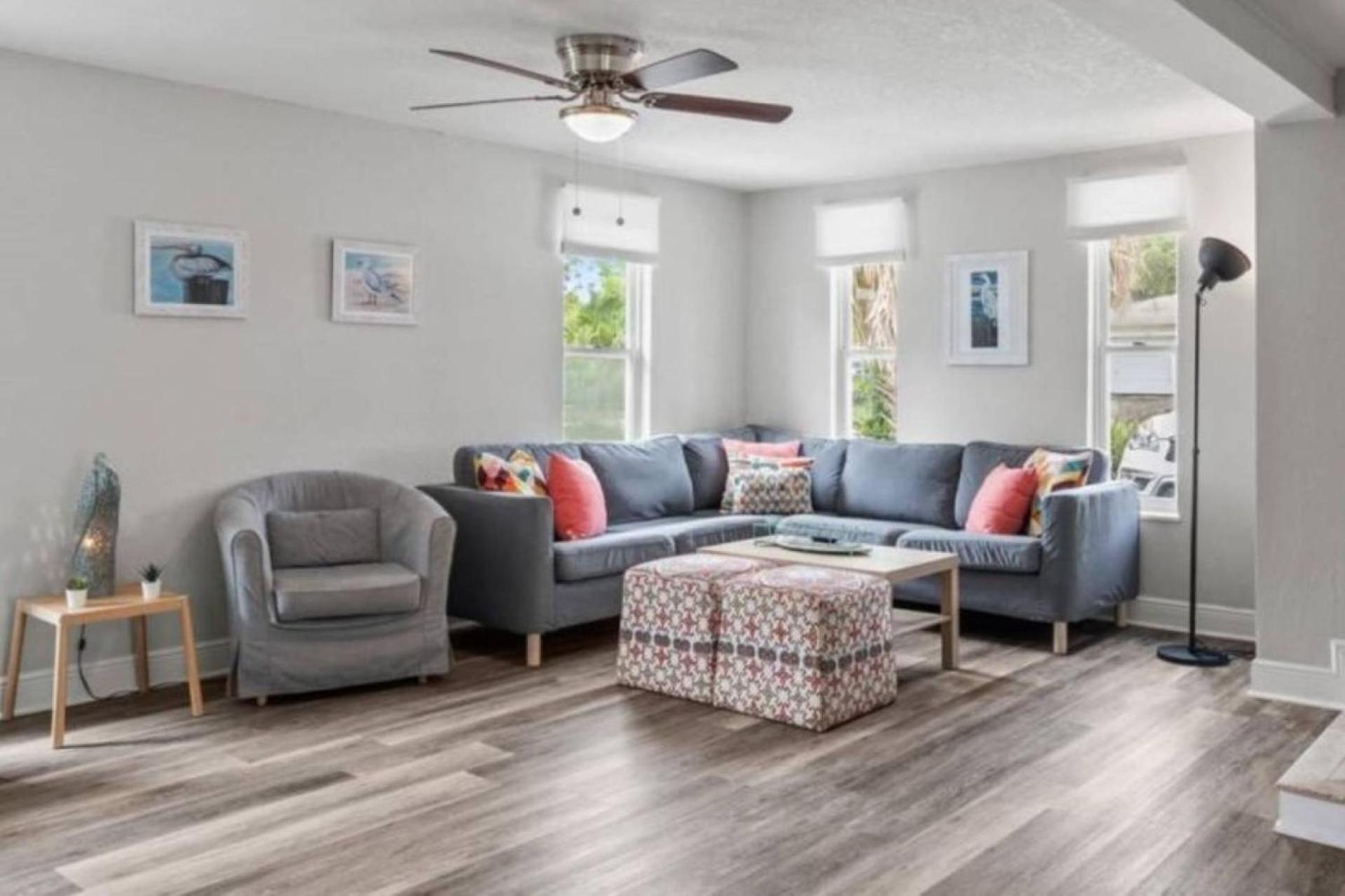 Sunkissed In St Pete Is A 3 Bedroom With Heated Pool And Great Outdoor Space Near The Holiday home St. Petersburg