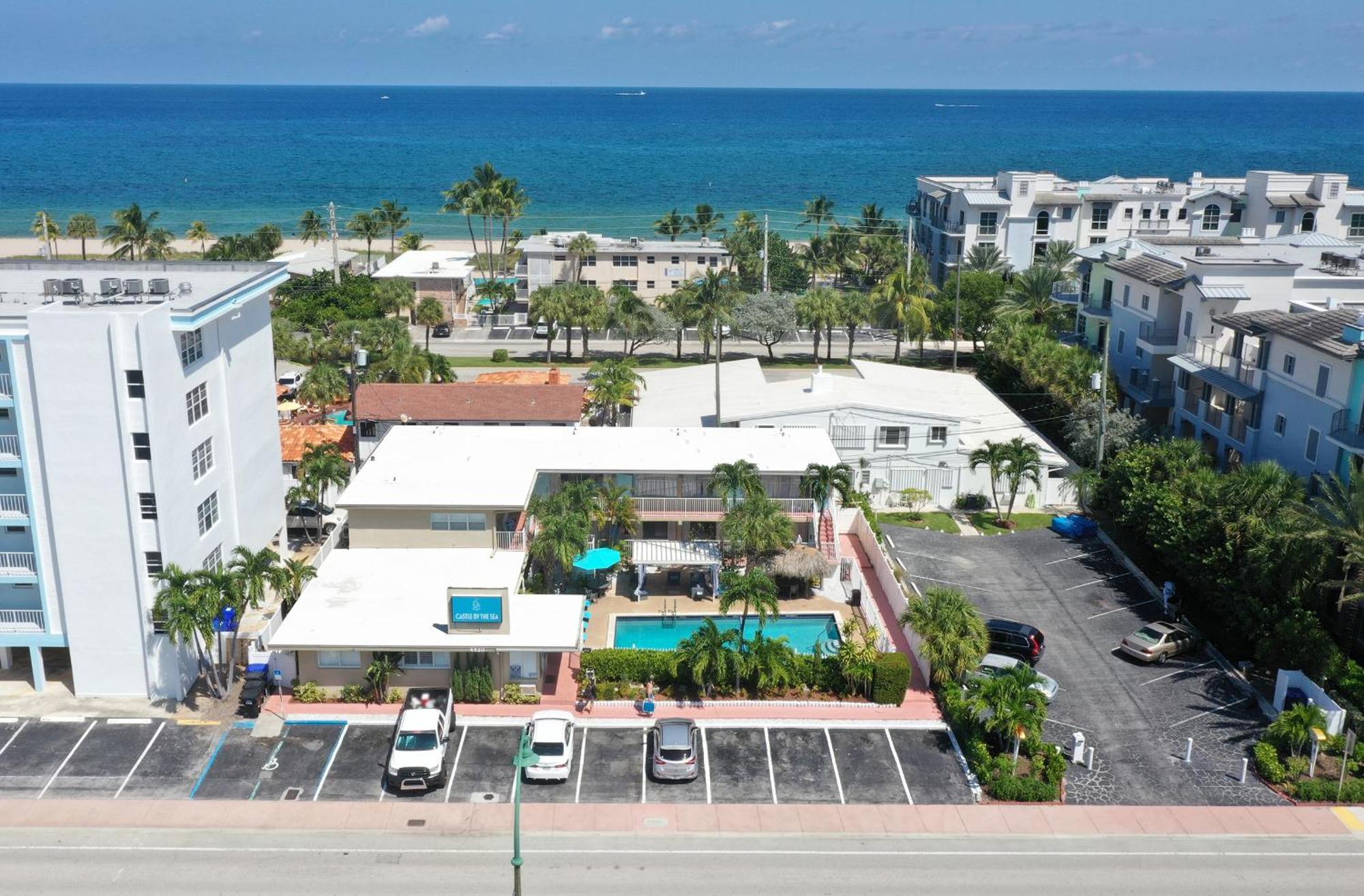 Castle By The Sea Motel 2*
