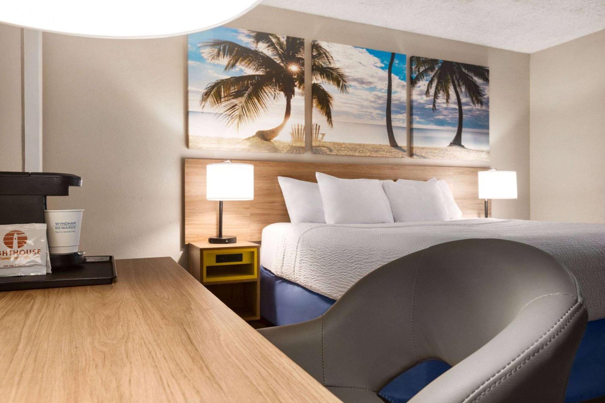 Days By Wyndham Miami Airport North Hotel 2*
