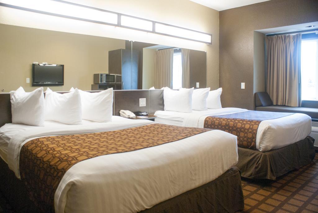 Microtel & By Wyndham Airport Hotel 3*