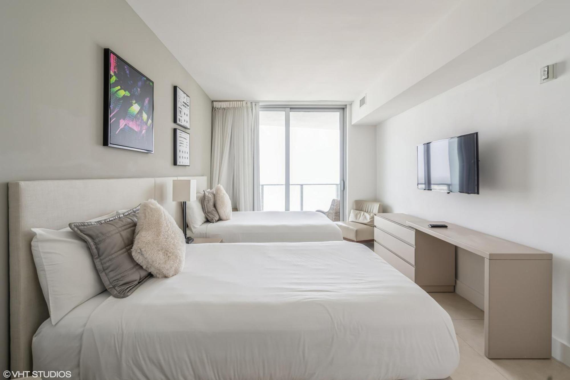 Apartment Lyfe Building - Private Apts Over The