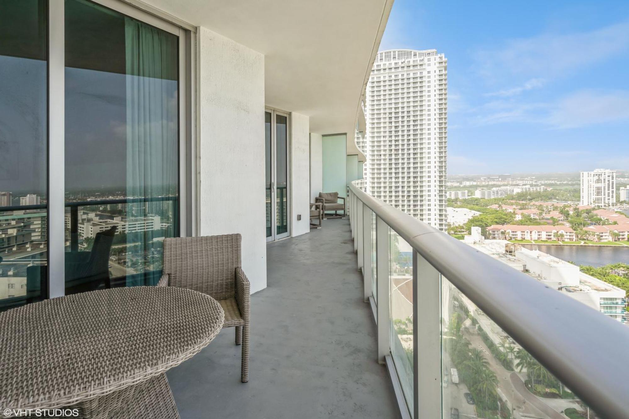 Apartment Lyfe Building - Private Apts Over The