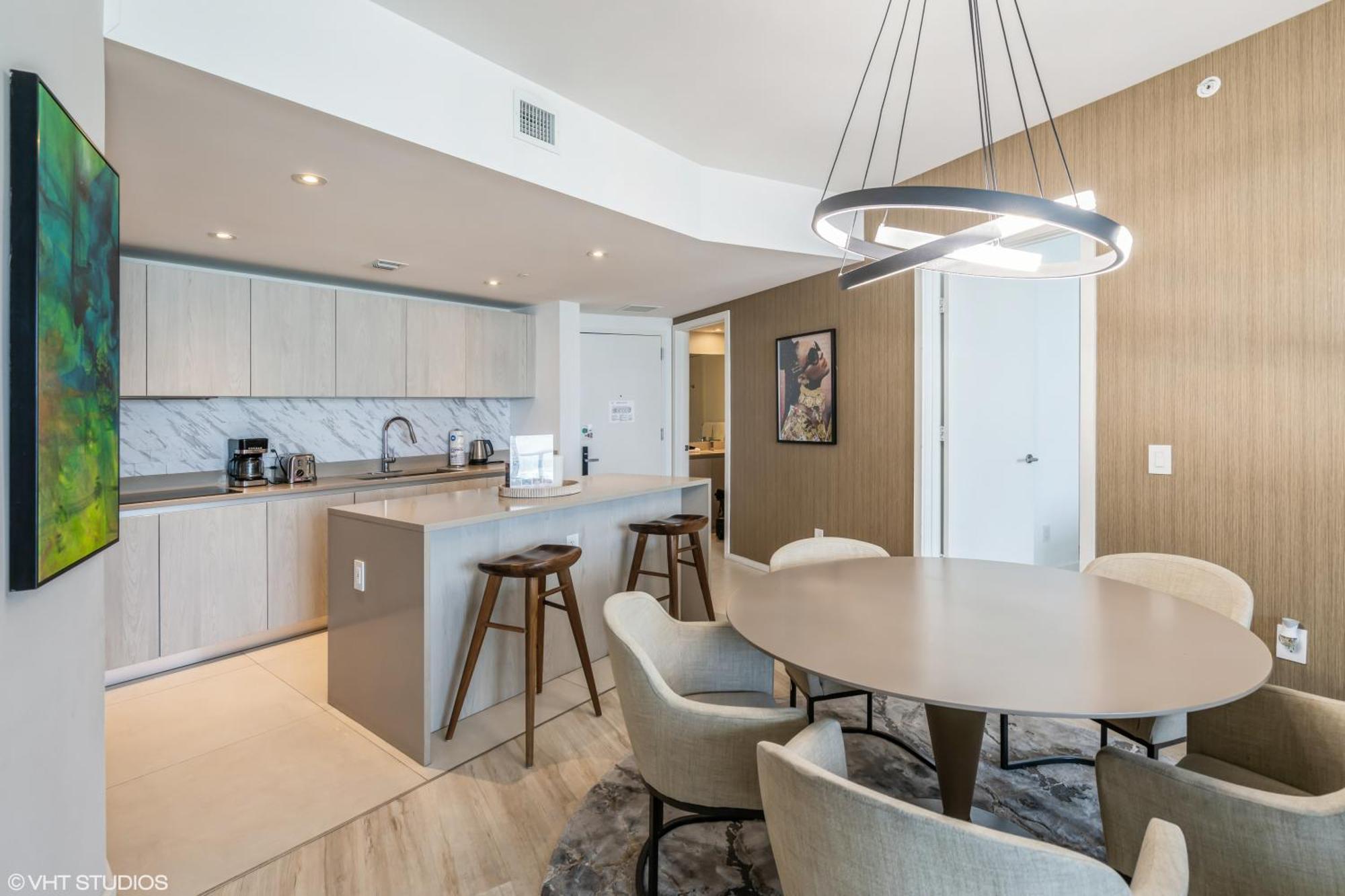 Apartment Lyfe Building - Private Apts Over The *