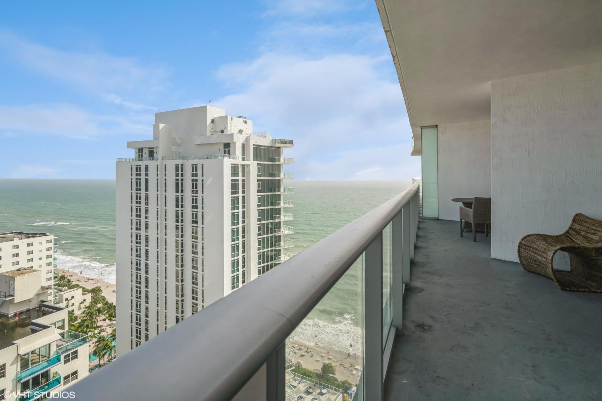 Lyfe Building - Private Apts Over The Apartment *