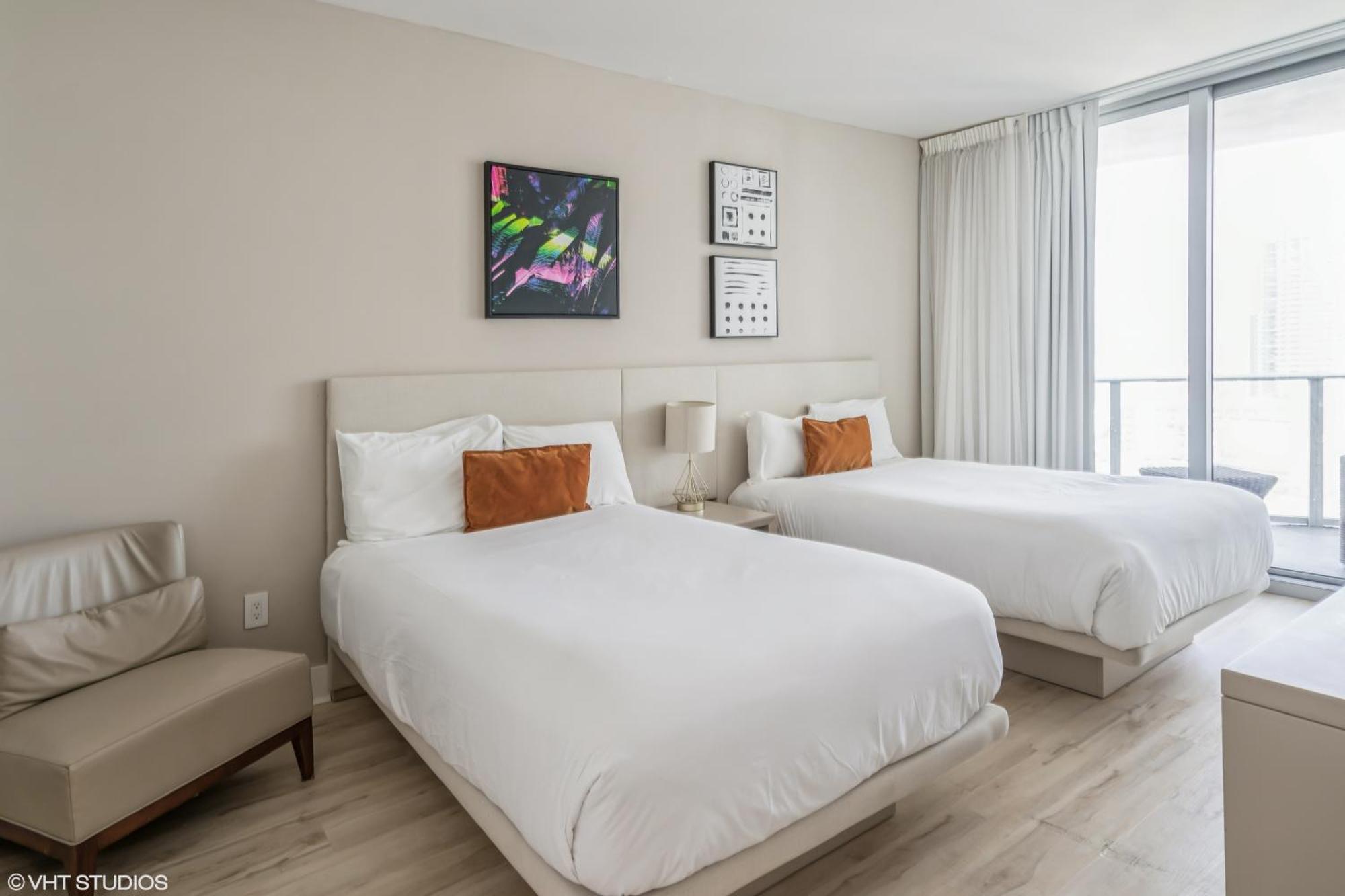 Lyfe Building - Private Apts Over The