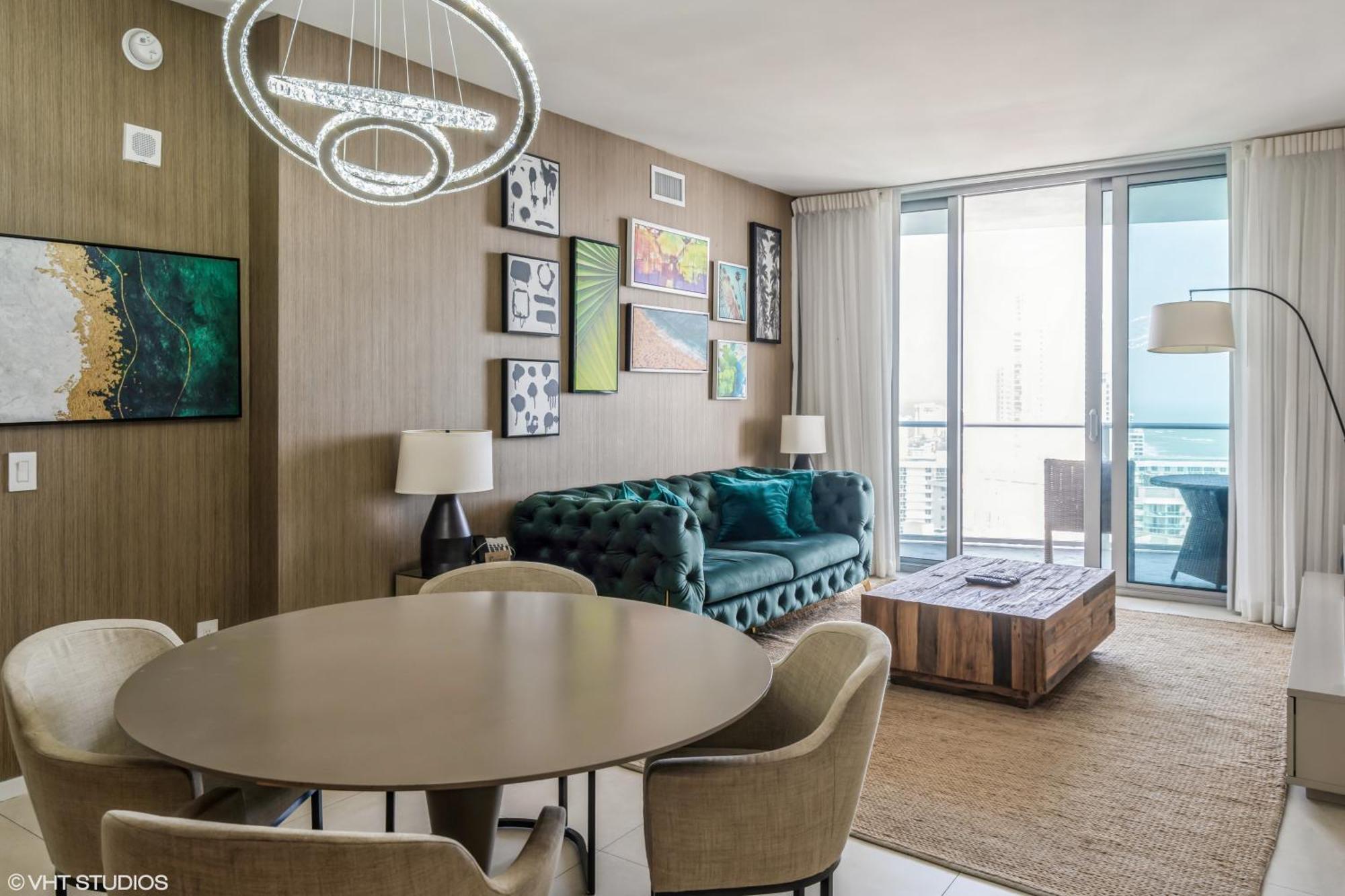 Lyfe Building - Private Apts Over The Hollywood