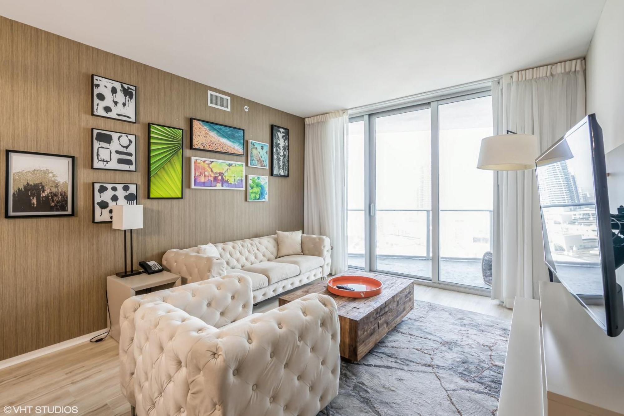 Lyfe Building - Private Apts Over The