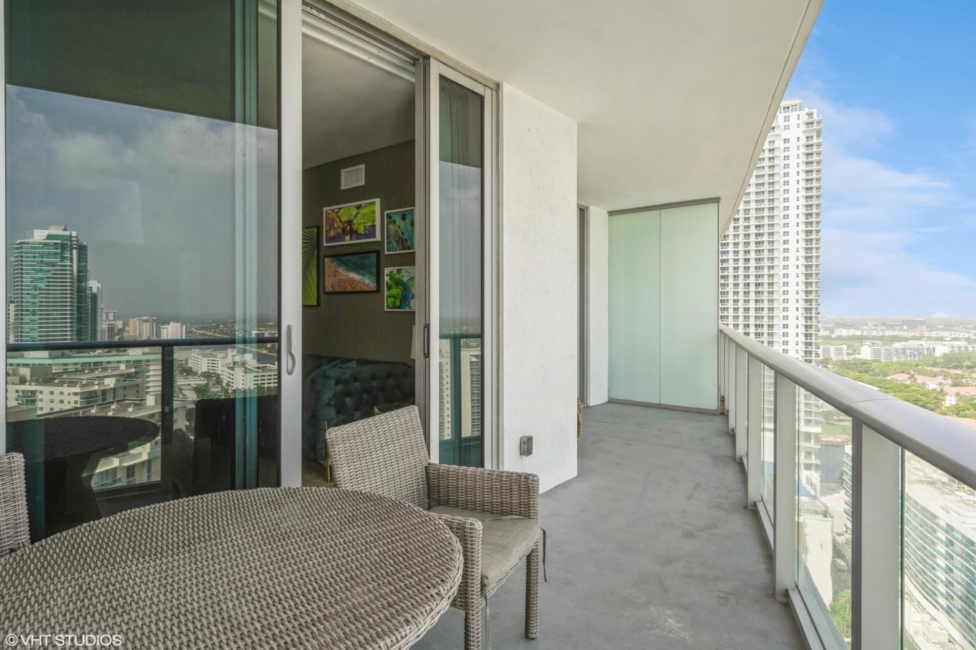 Lyfe Building - Private Apts Over The Apartment Hollywood