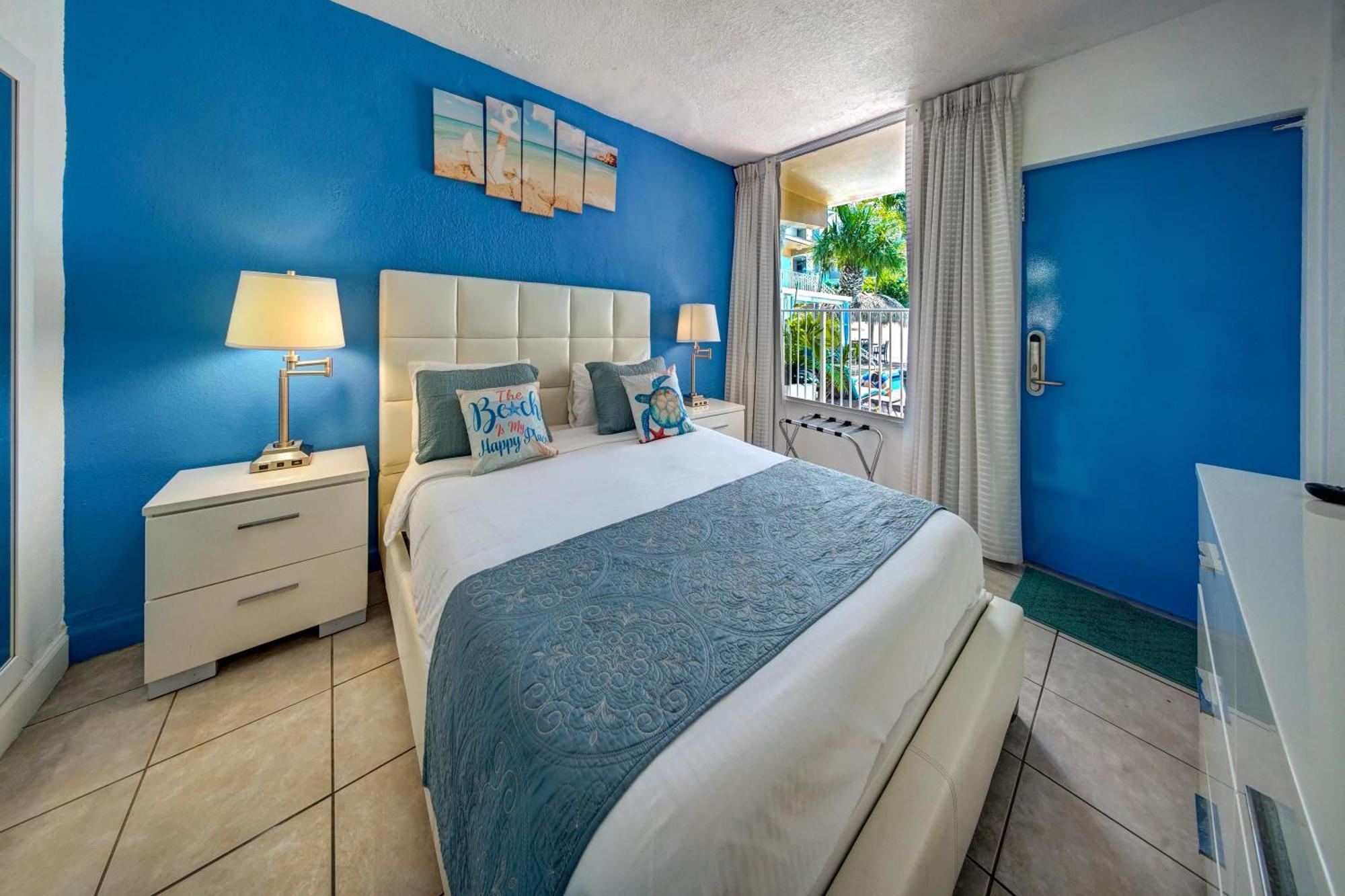 Castle By The Sea Motel 2*
