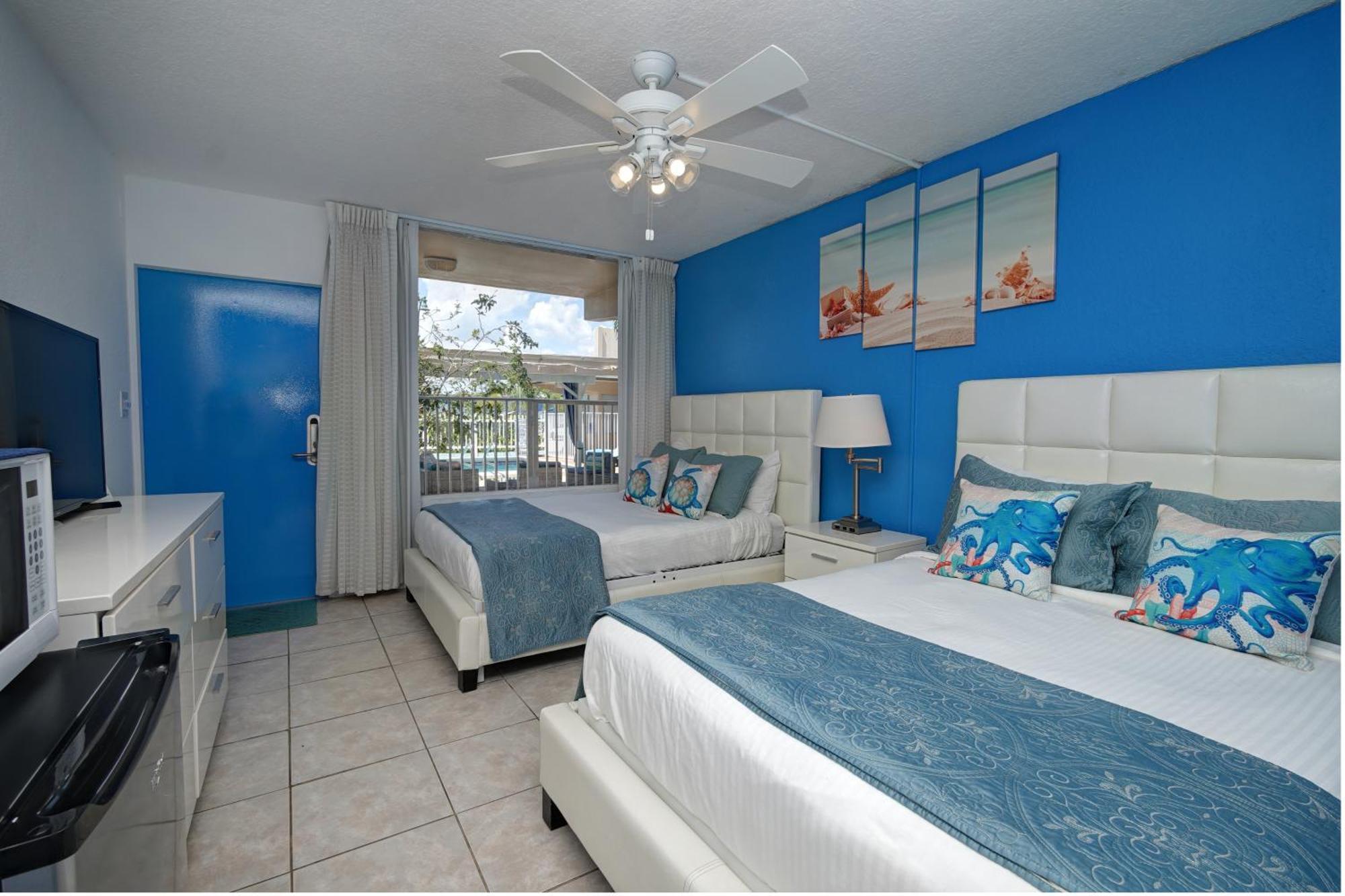 Castle By The Sea Motel 2*