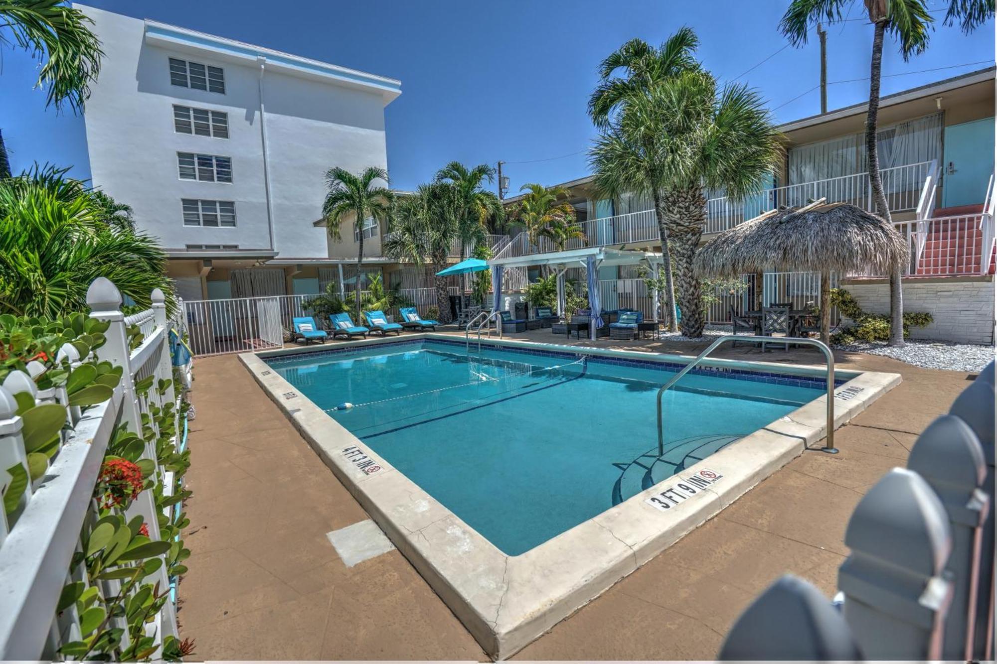 Castle By The Sea Motel 2*
