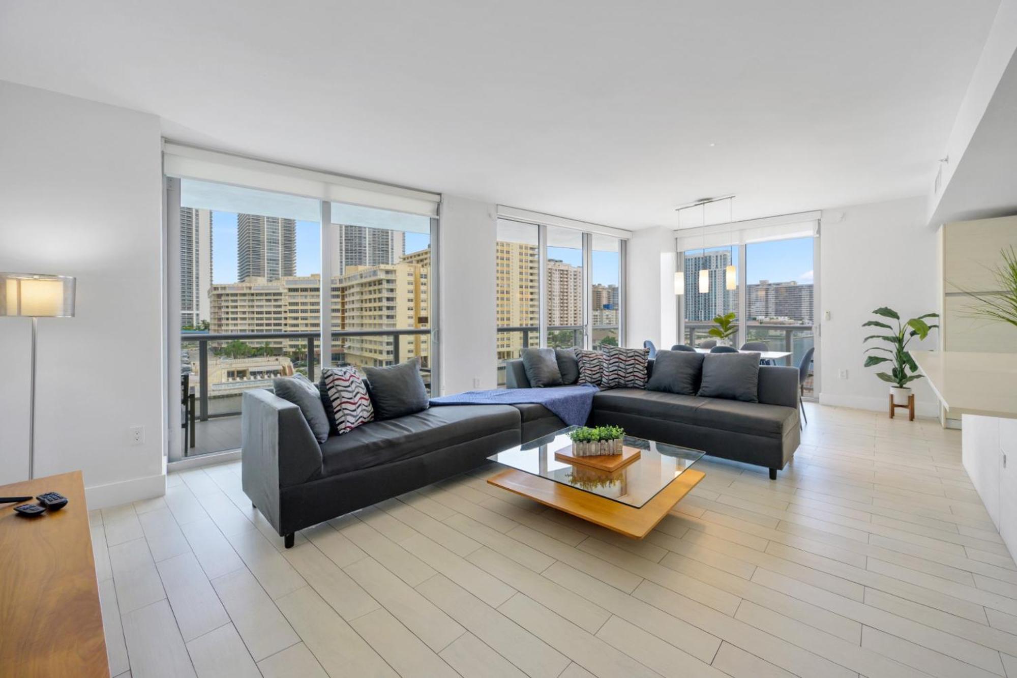 Hallandale Sky Water View Apartment