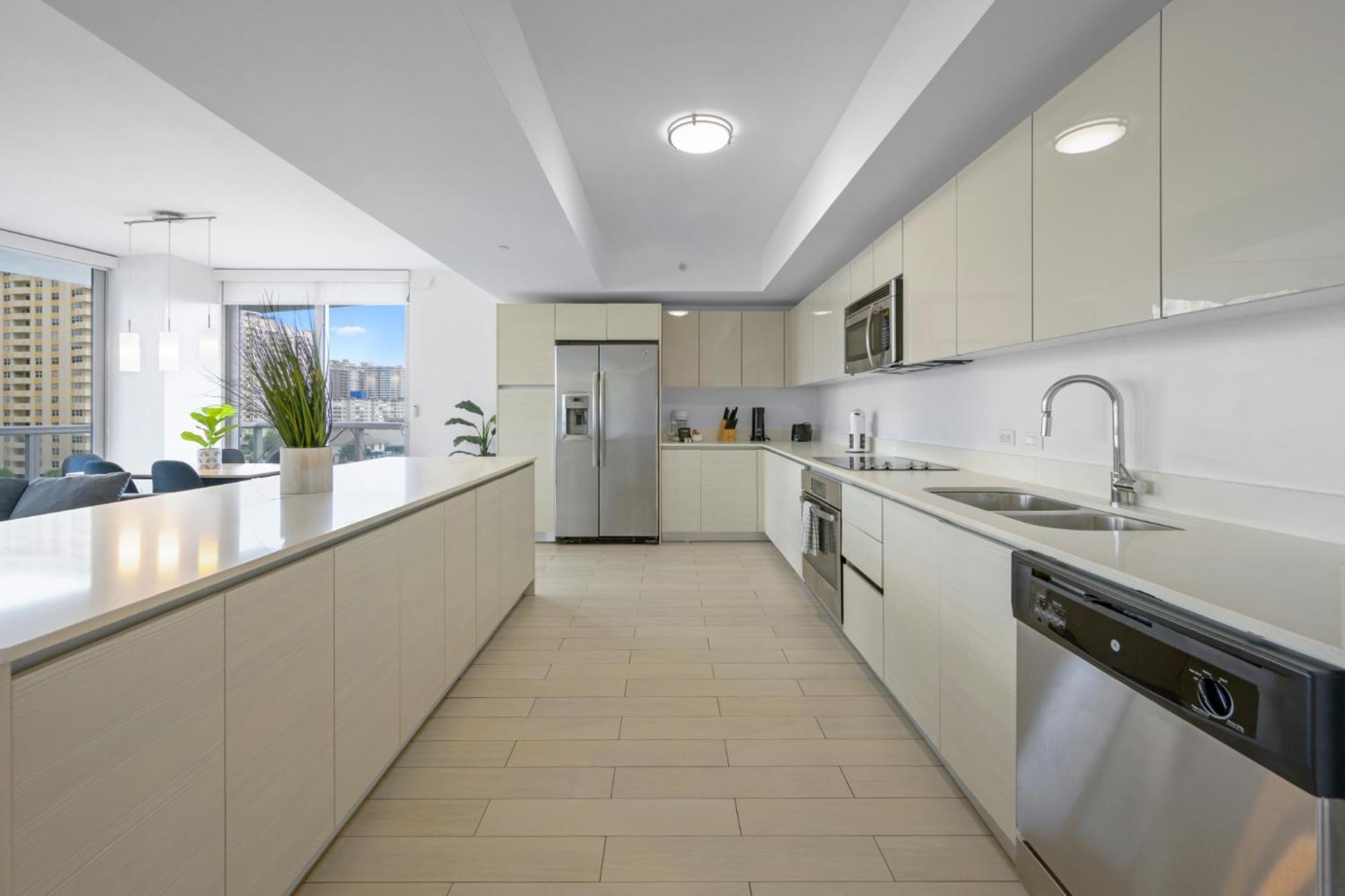 Apartment Hallandale Sky Water View