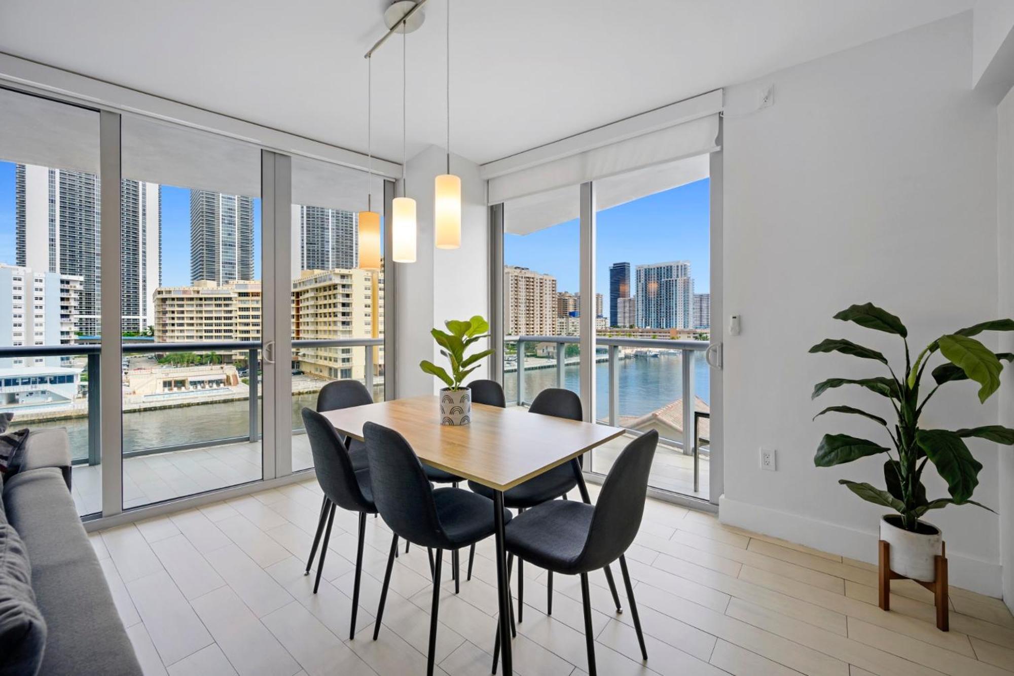 Apartment Hallandale Sky Water View