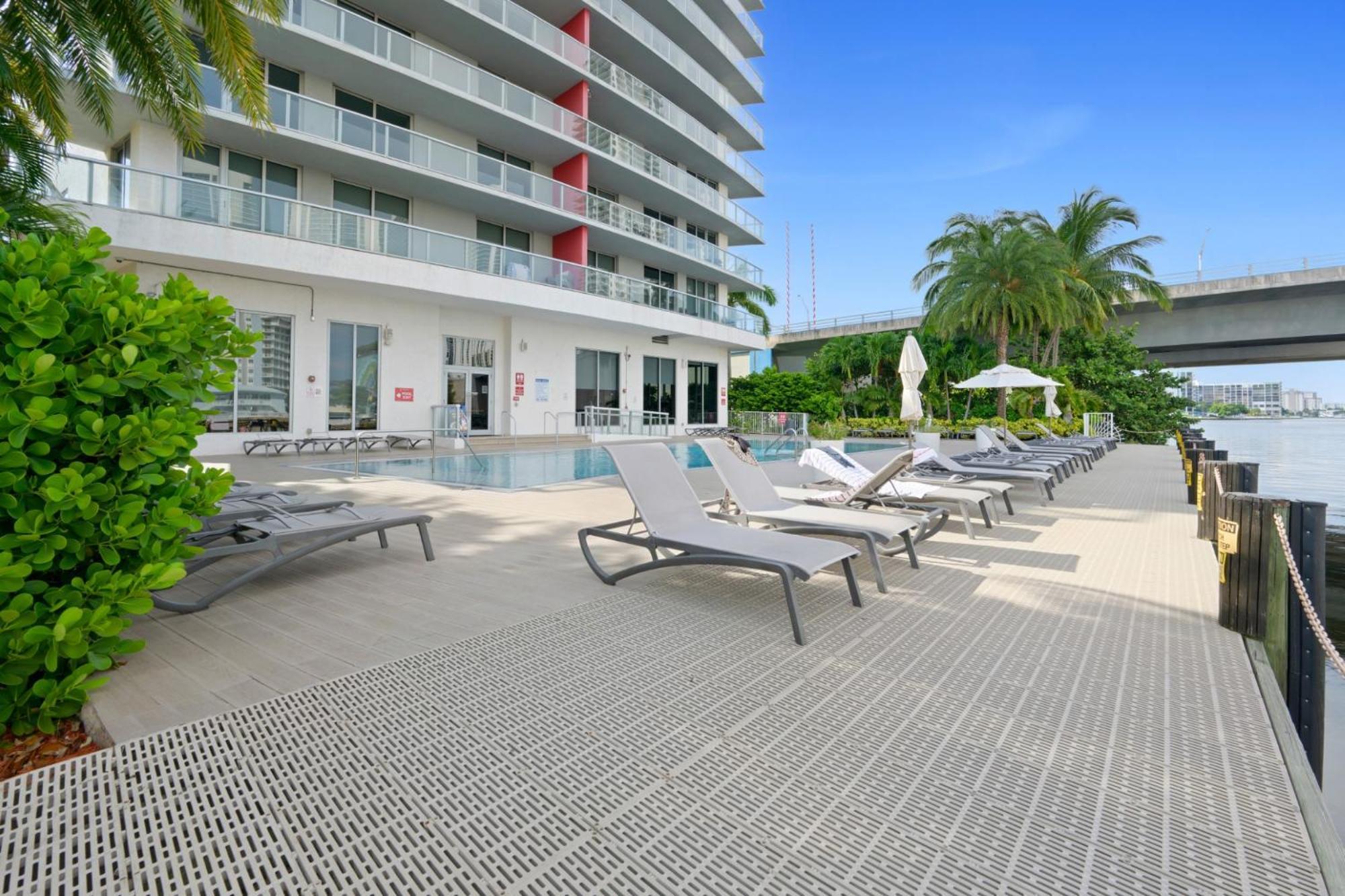Hallandale Sky Water View * Hallandale Beach
