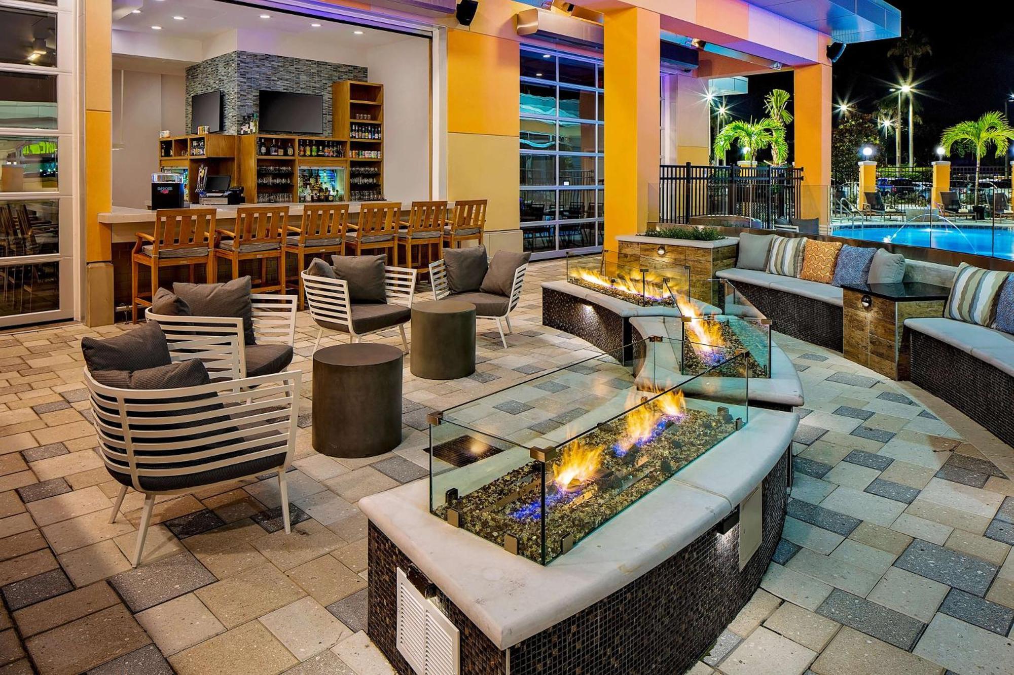 Hotel Hyatt House Across From Universal 3*