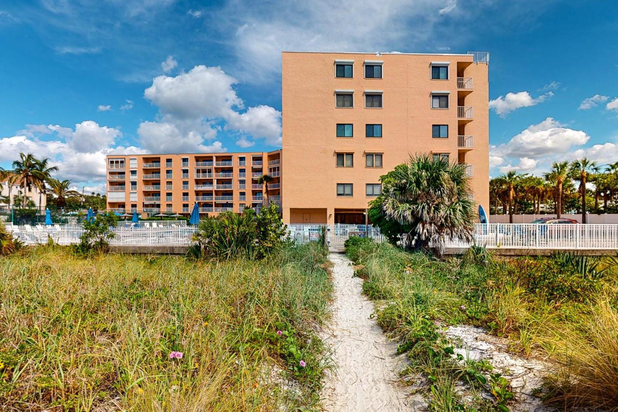 Reef Club 208