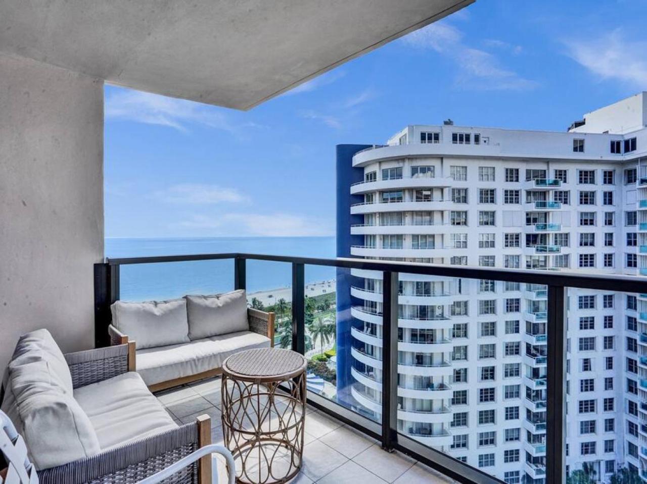 Apartment High Floor Beachfront Service 1509 *