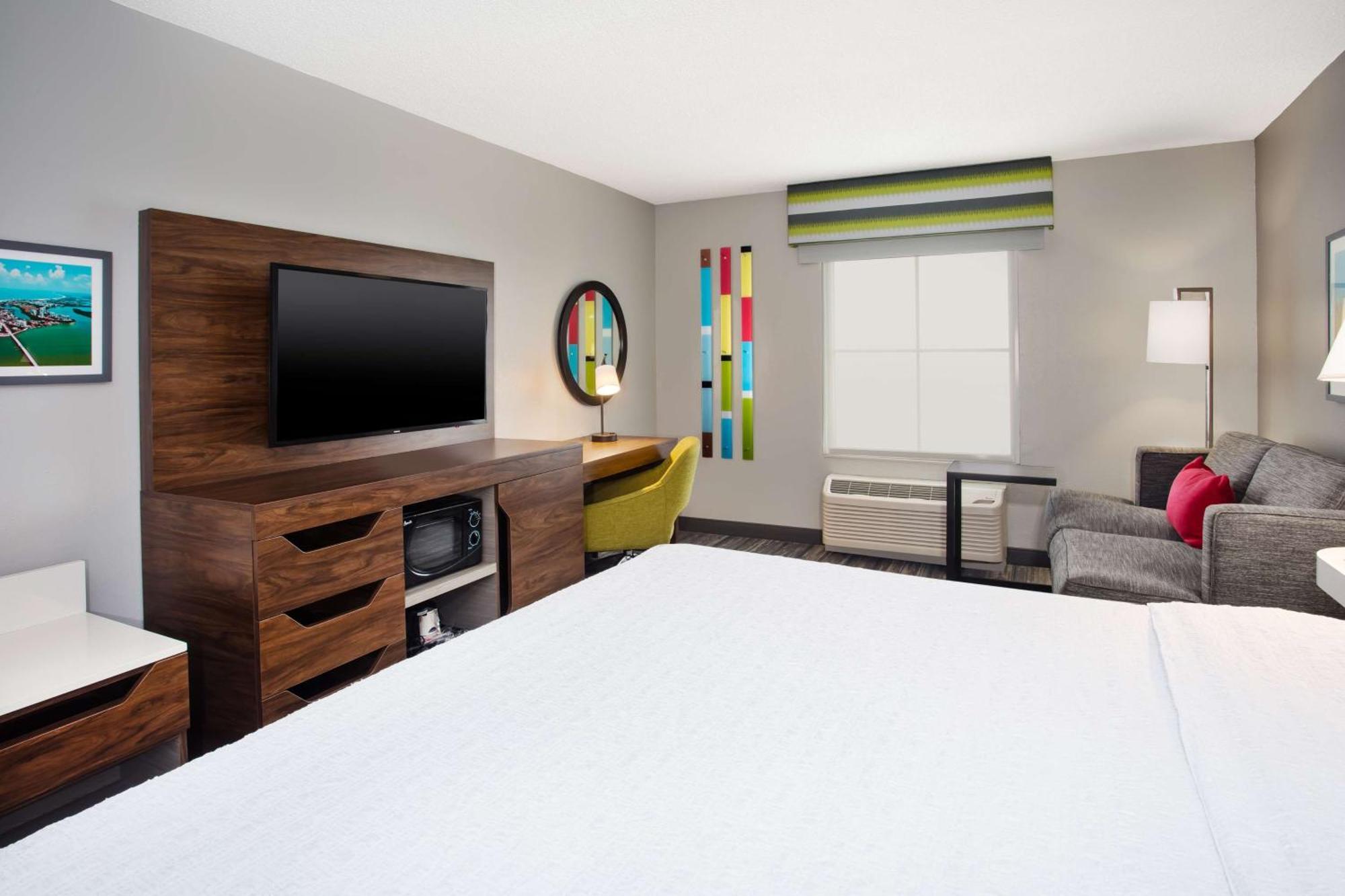 Hampton & / Myers Hotel 3*