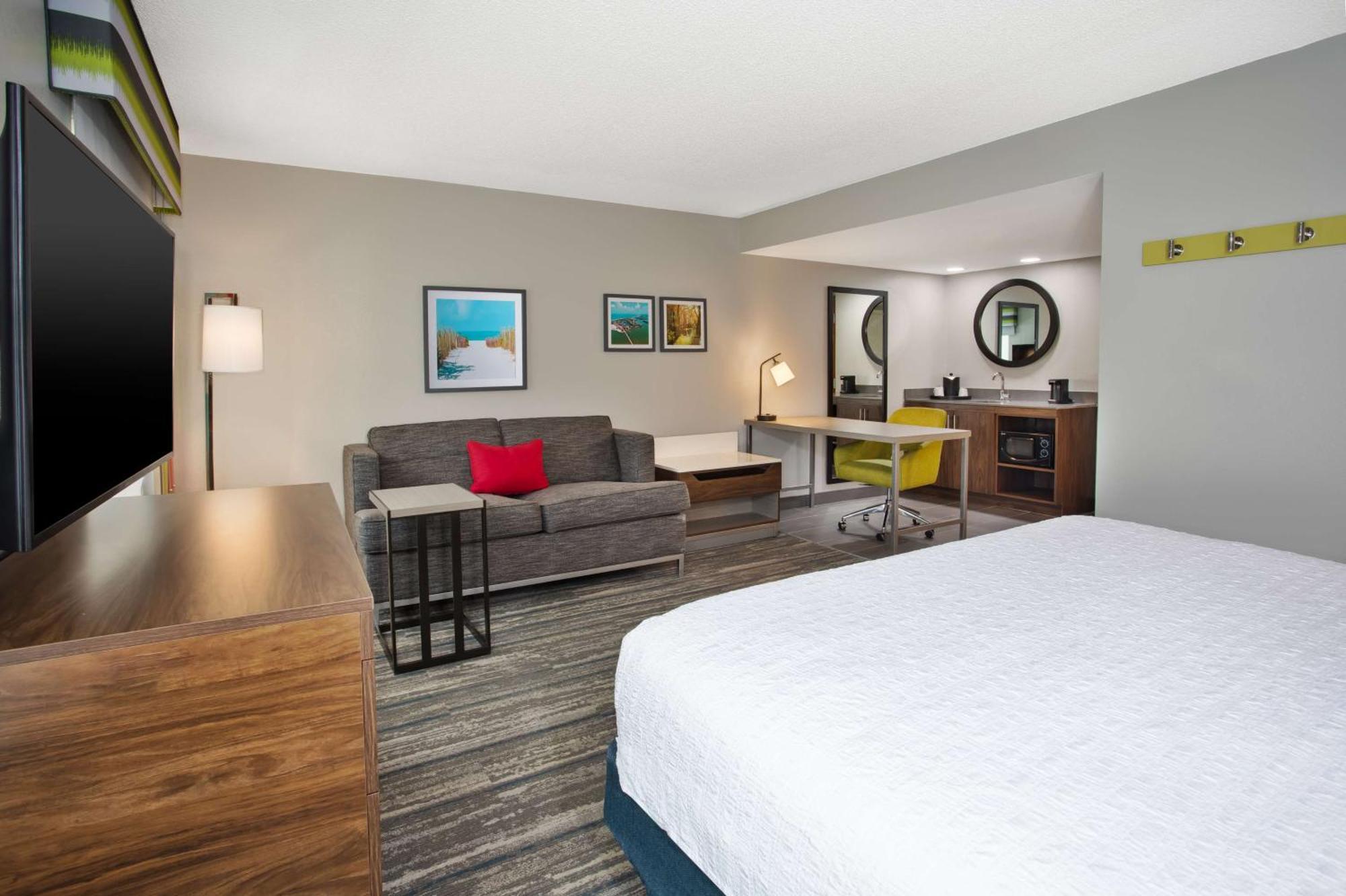 Hampton & / Myers Hotel 3*