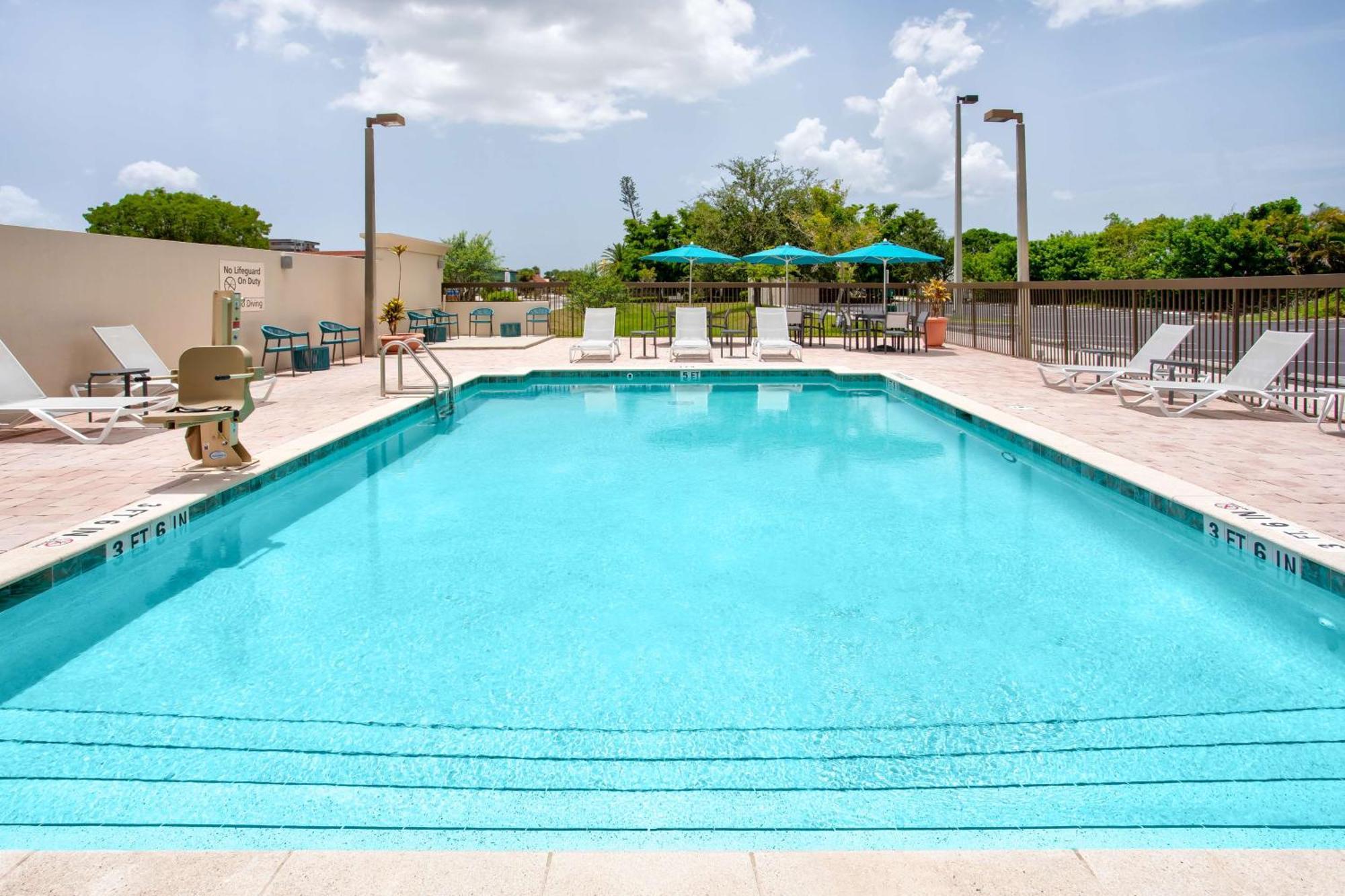 Hotel Hampton & / Myers