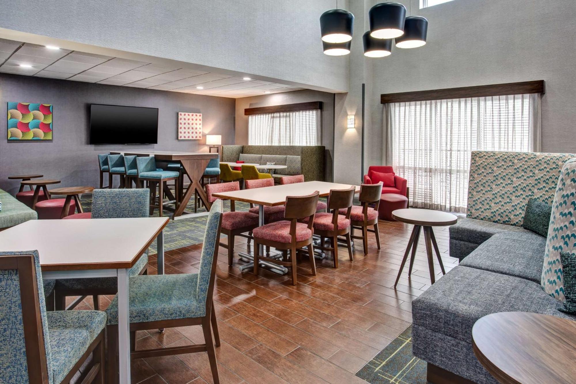 Hampton & / Myers Hotel 3*