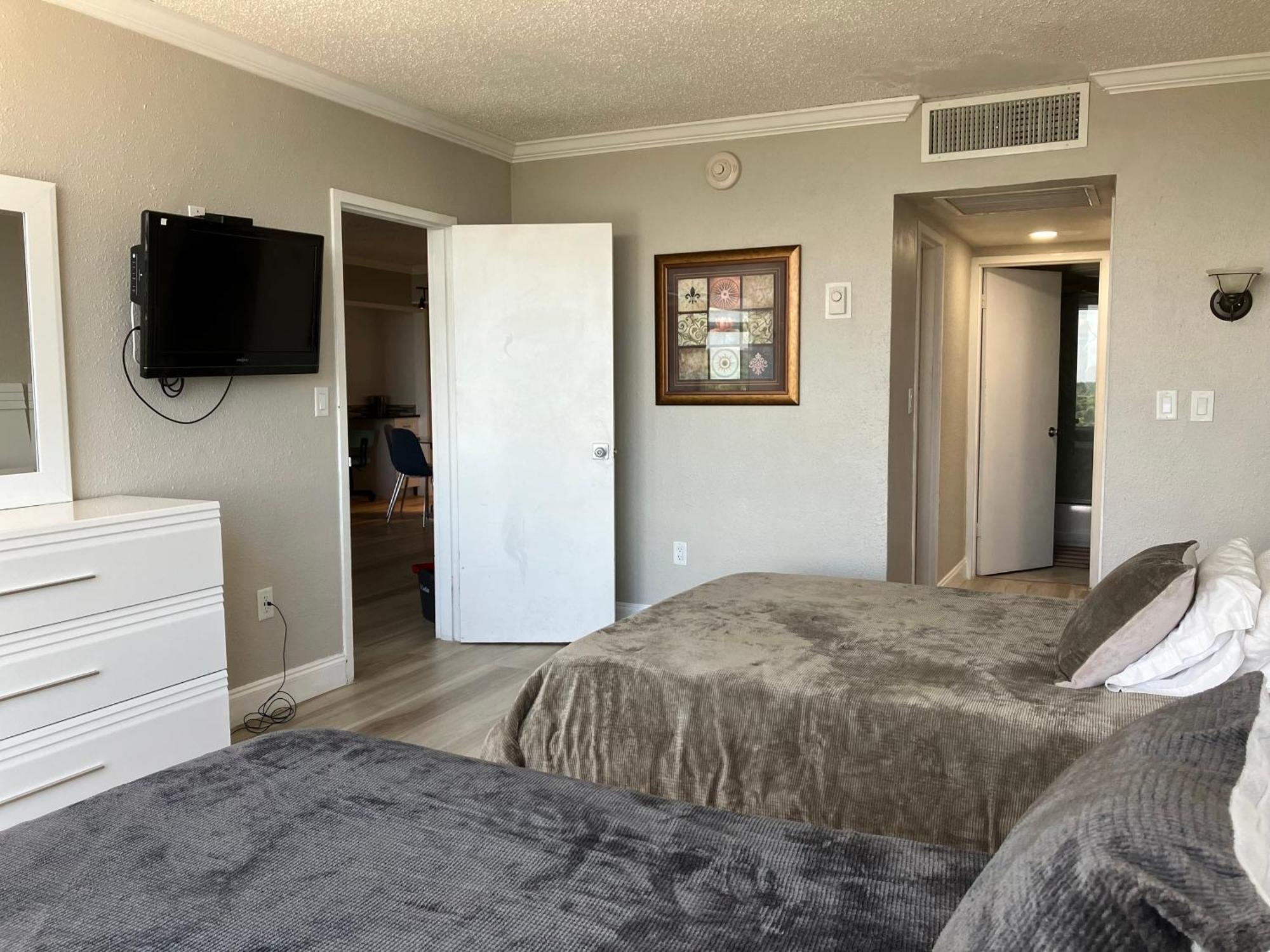 Oceanview Resort: Lauderdale Beachfront Corner * Fort Lauderdale