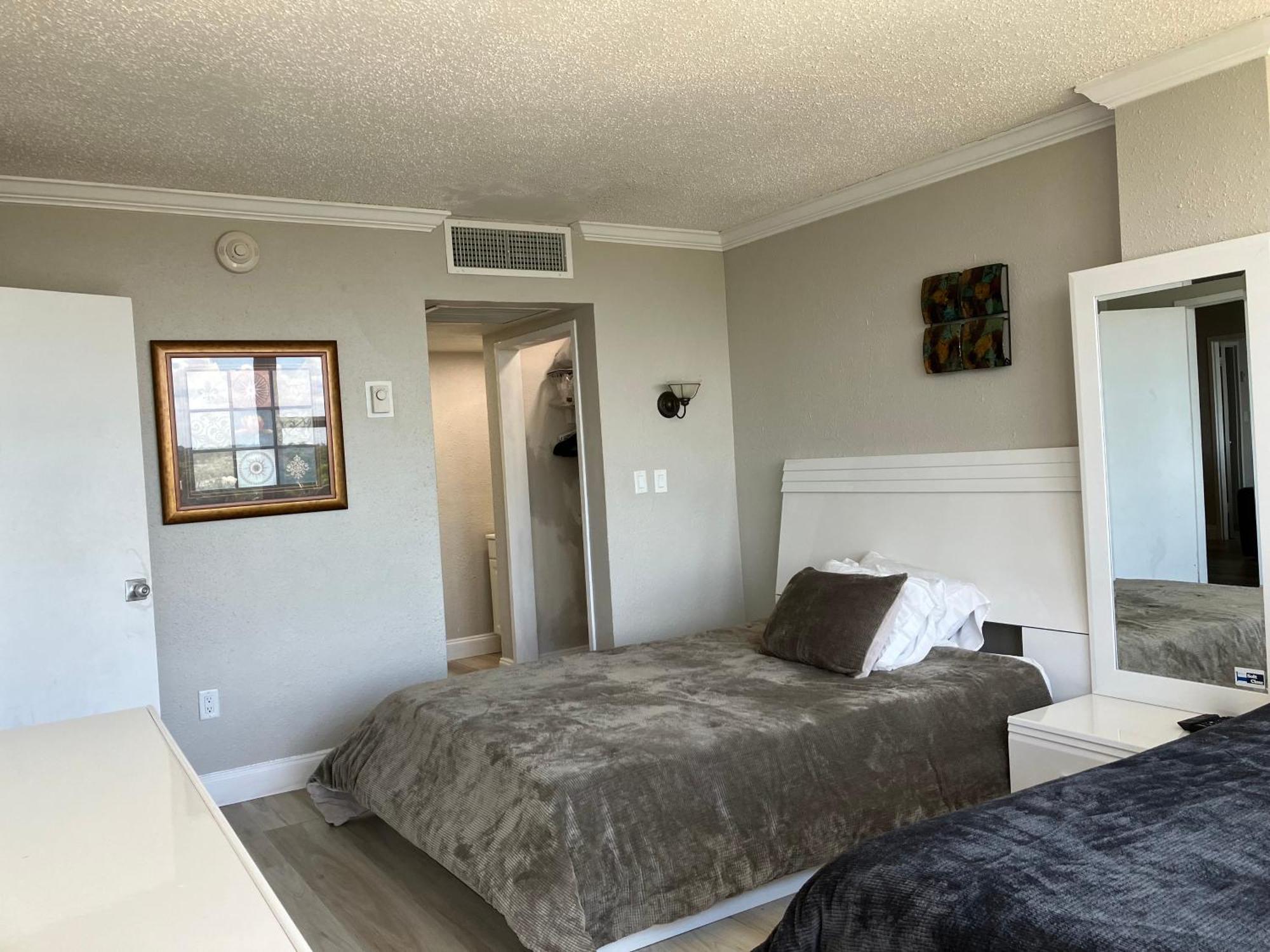 Aparthotel Oceanview Resort: Lauderdale Beachfront Corner