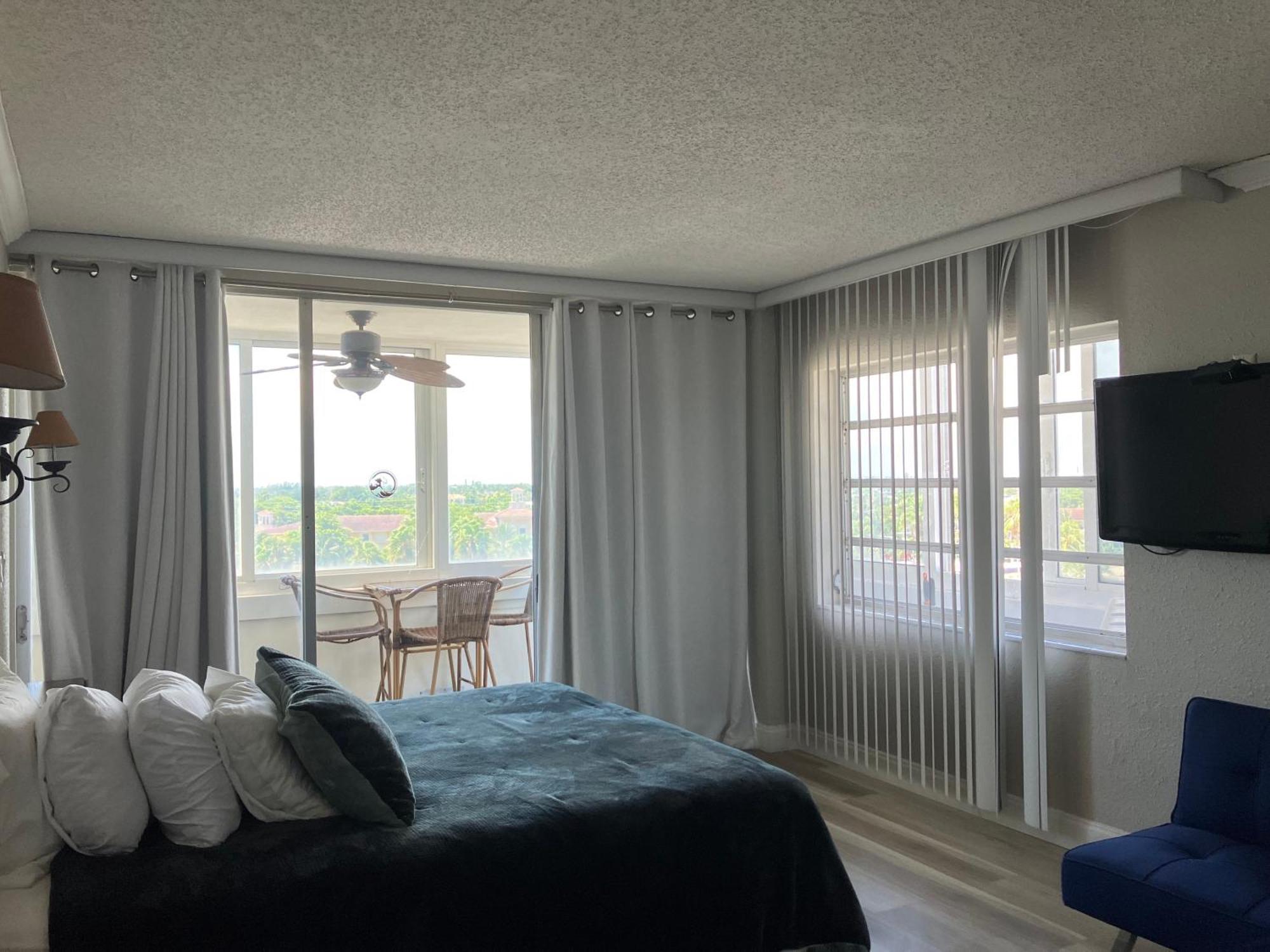Oceanview Resort: Lauderdale Beachfront Corner