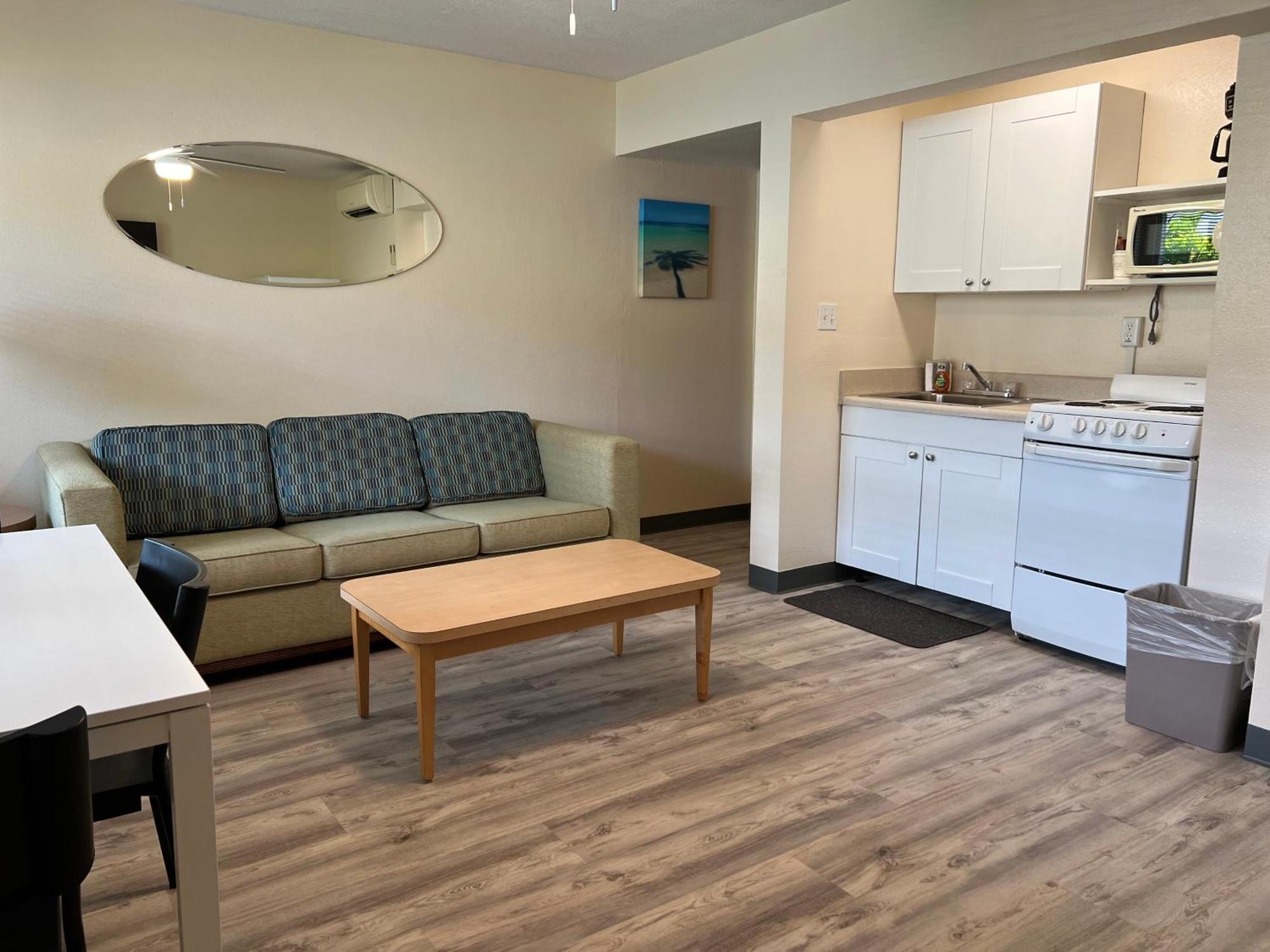 Beachside Motel 2*