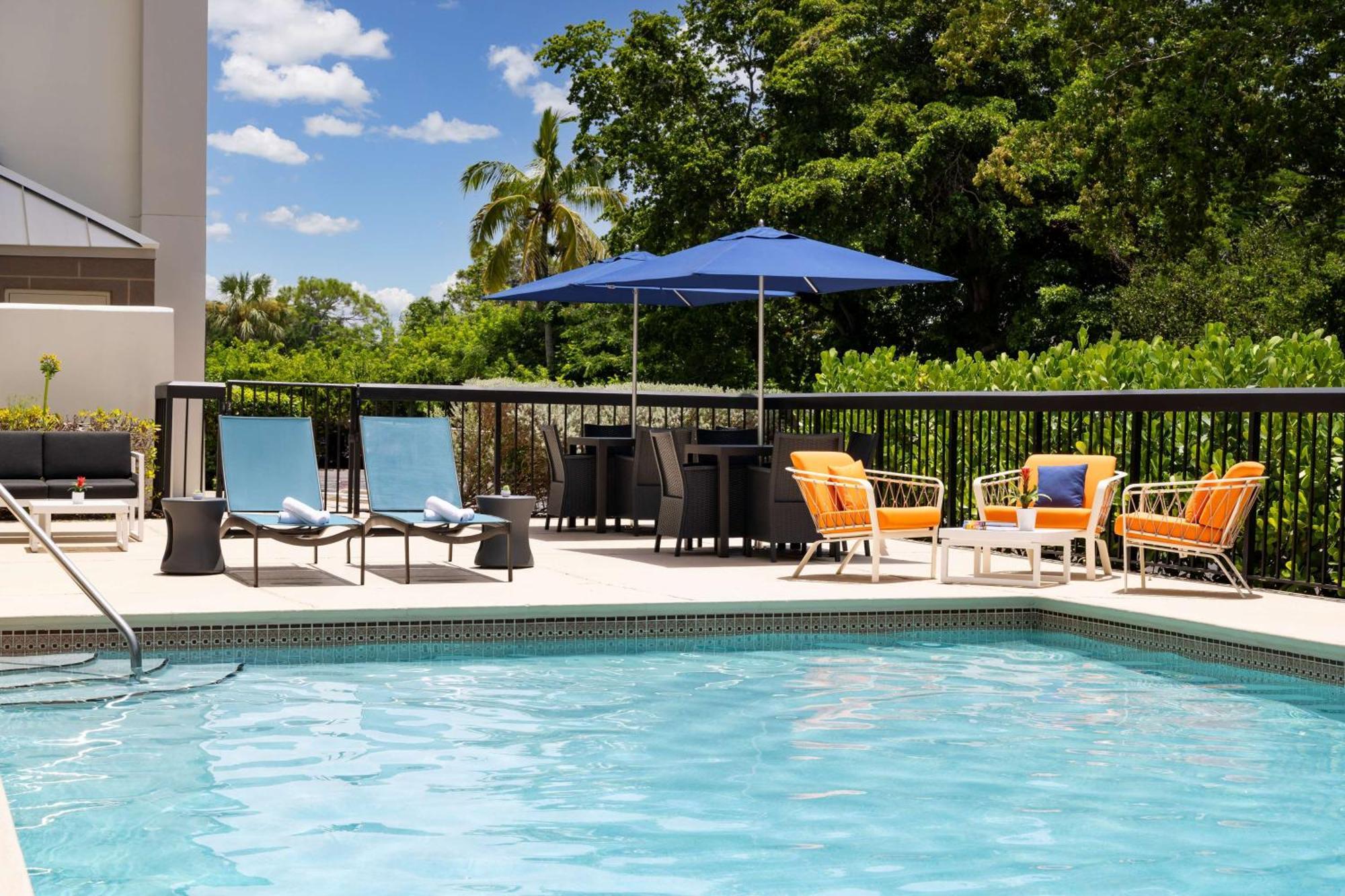 Hotel Hampton Naples-central 3*