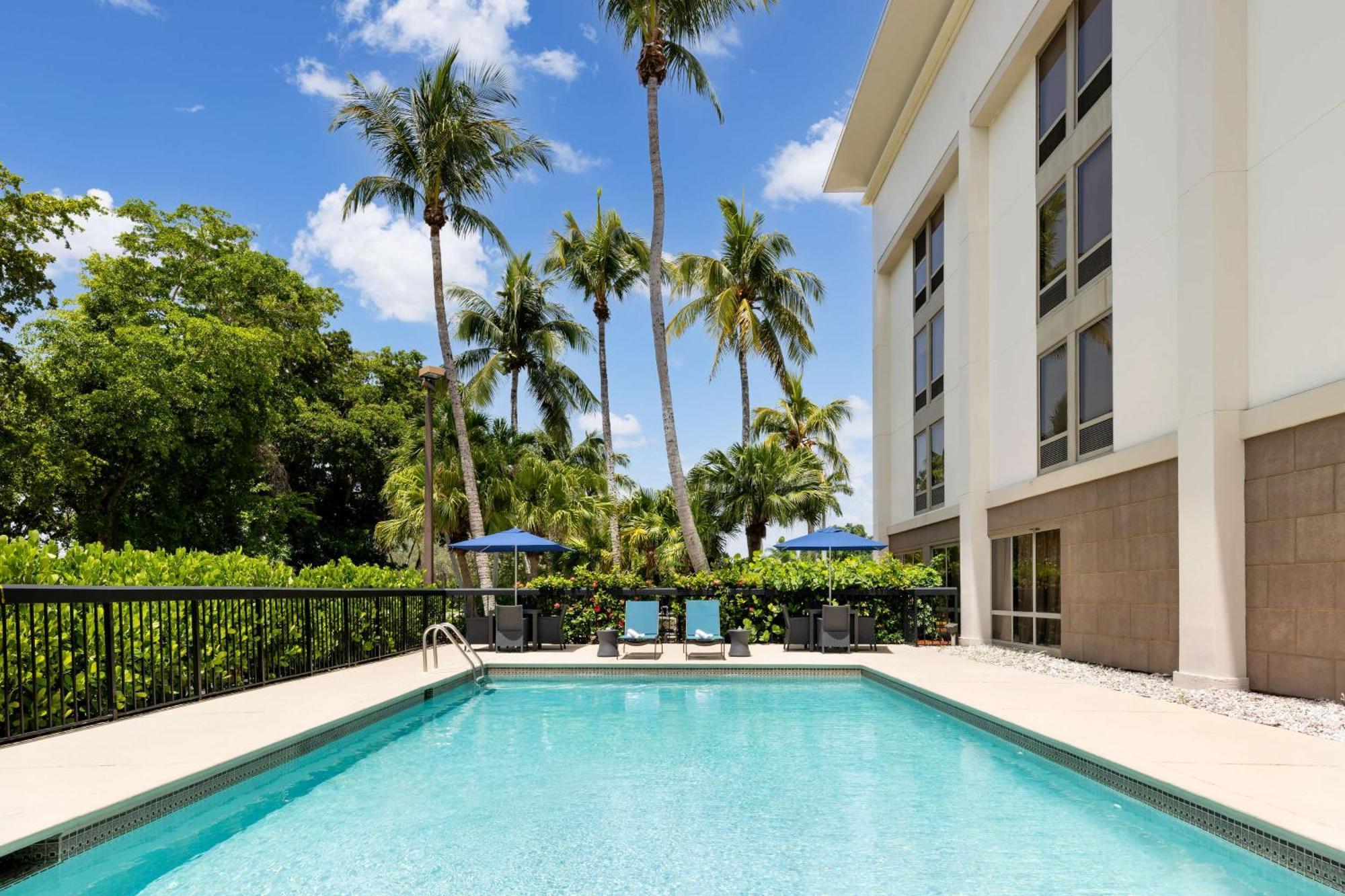 Hampton Naples-central 3*